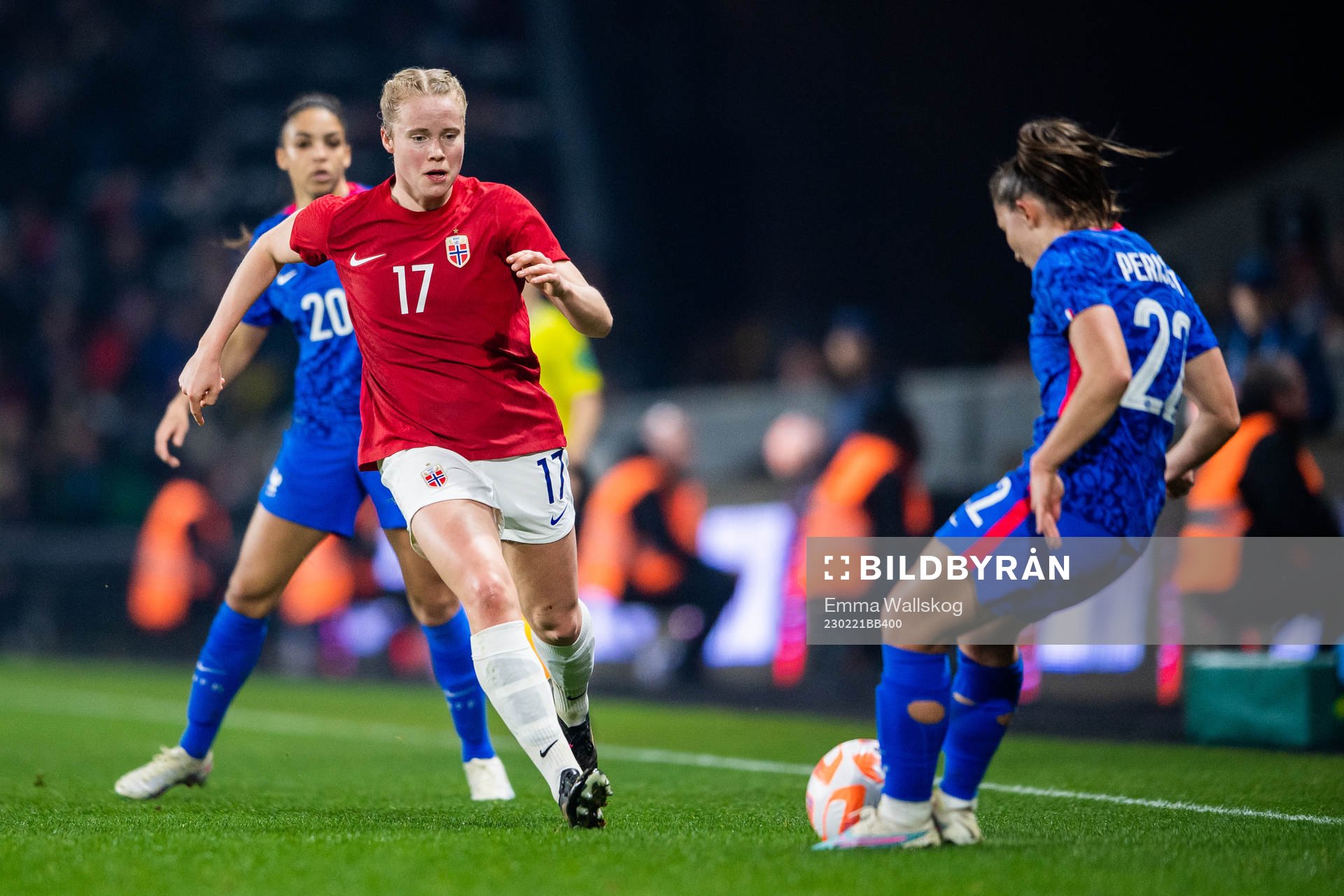Julie Blakstad of Norway and Eve Perisset of France