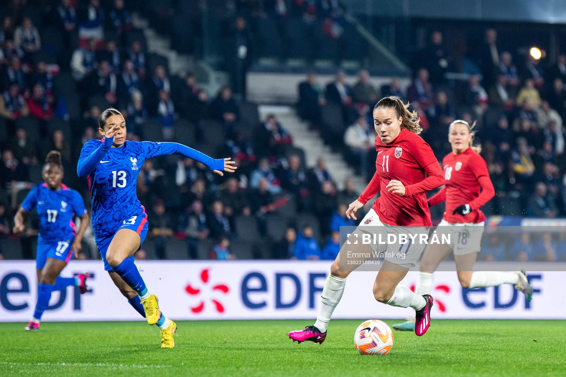 Estelle Cascarino of France and Guro Reiten of Norway
