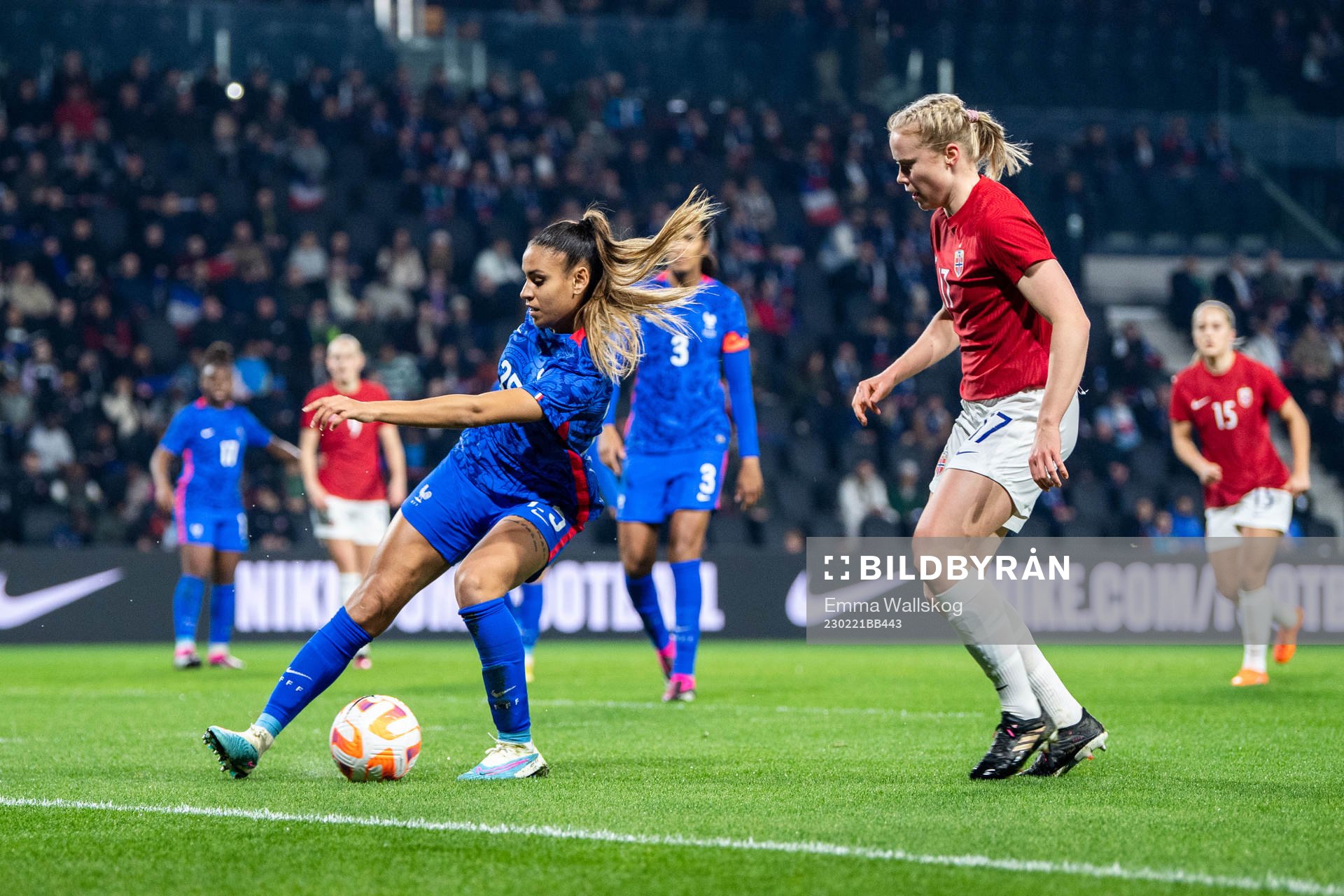 Maelle Lakrar of France and Julie Blakstad of Norway
