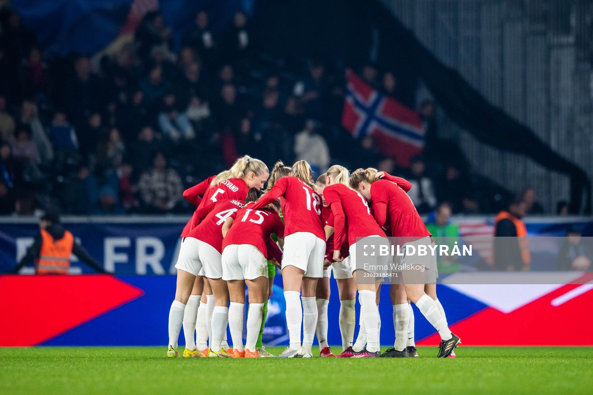 Players of Norway gather