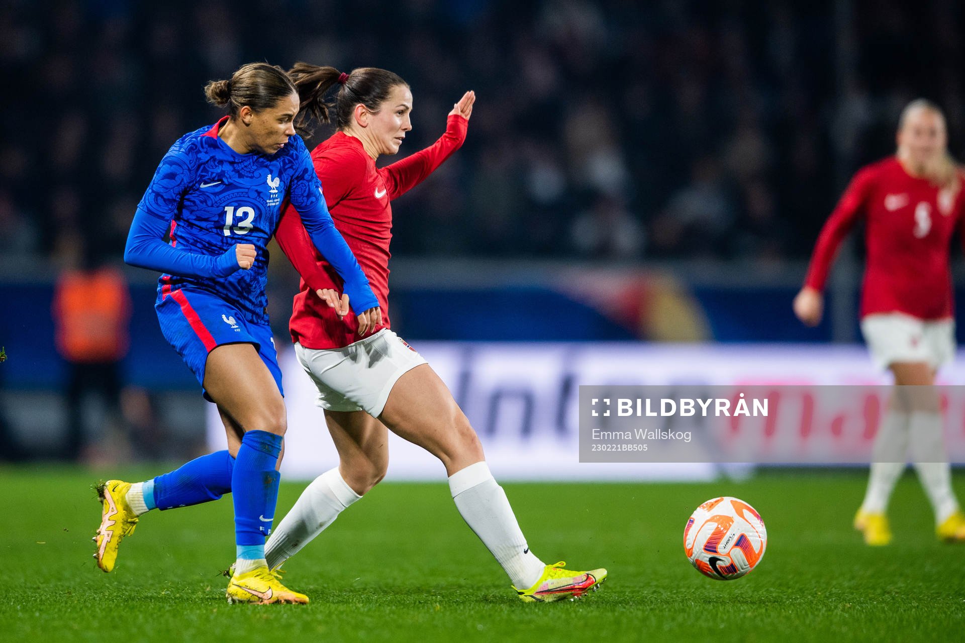 Clara Mateo of France and Tuva Hansen of Norway during the international friendly football match between France and Norway on February 21, 2023 in Angers.