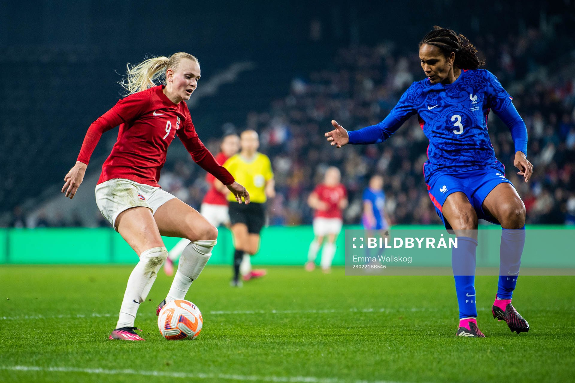 Karina Sævik of Norway and Wendie Renard of France