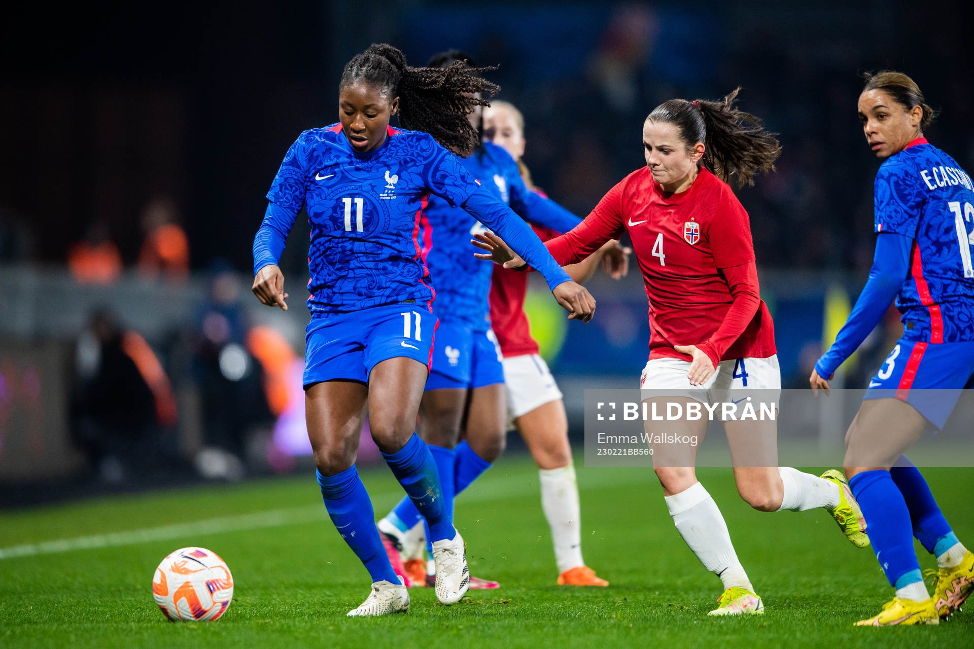 Kadidiatou Diani of France and Tuva Hansen of Norway