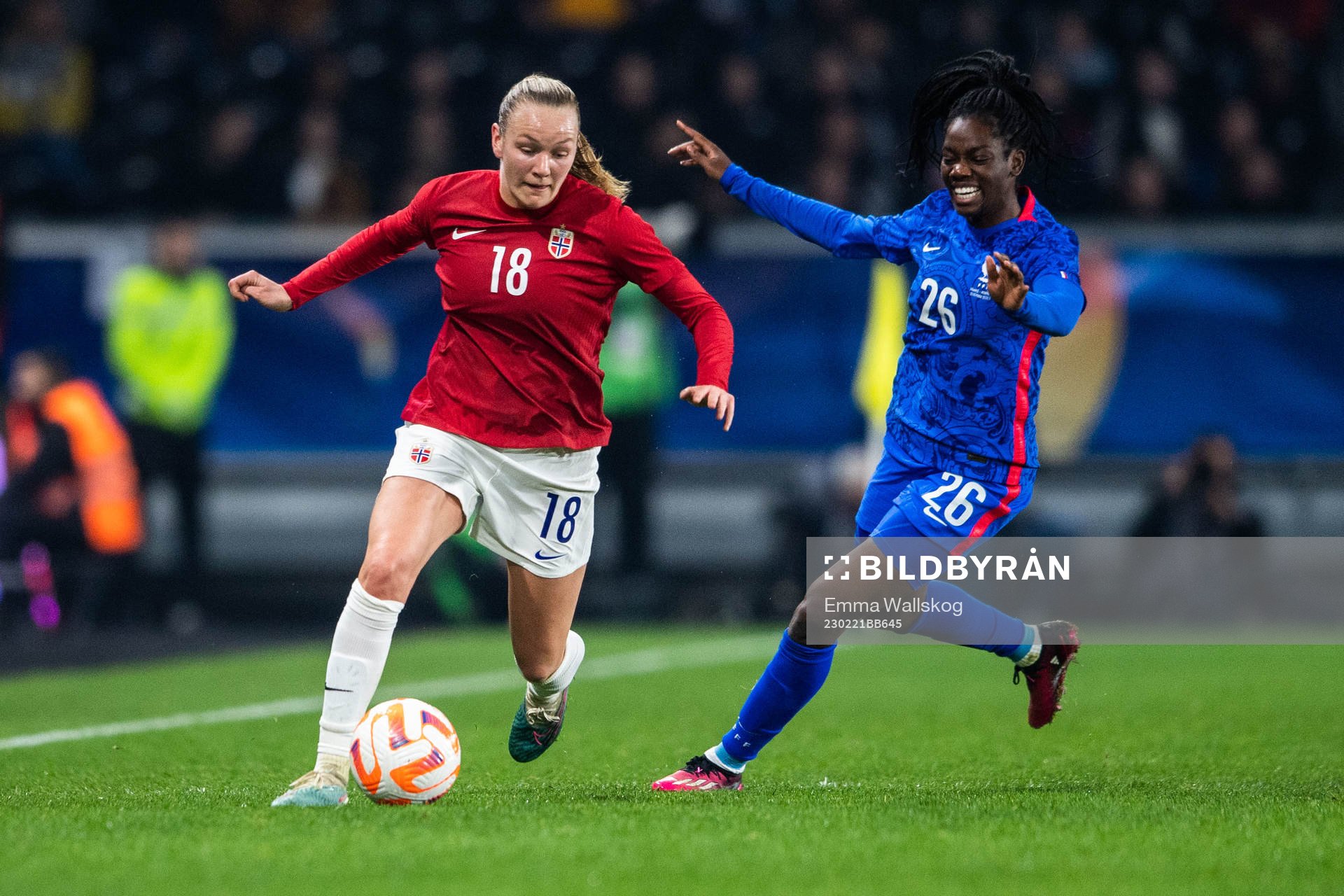 Frida Maanum of Norway and Naomie Feller of France