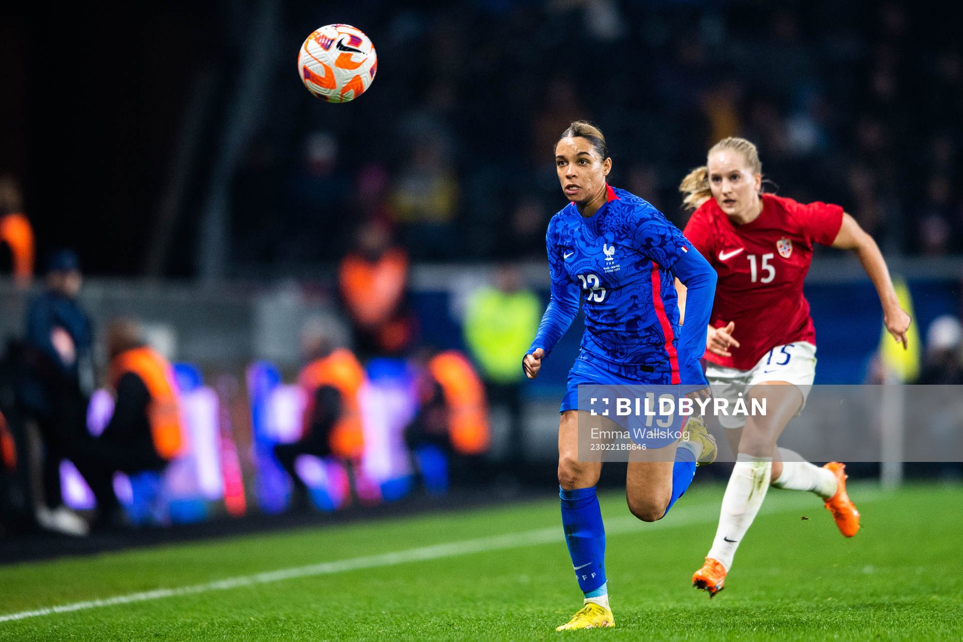 Estelle Cascarino of France and Amalie Eikeland of Norway