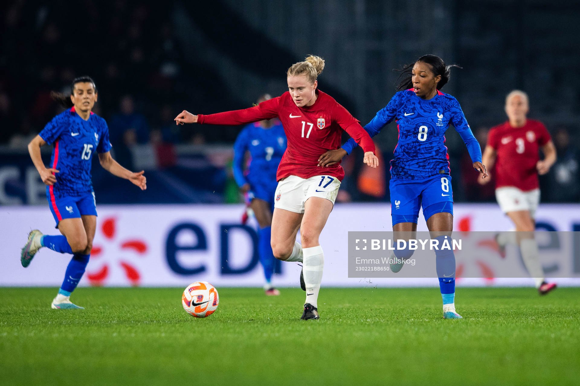 Julie Blakstad of Norway and Grace Geyoro of France