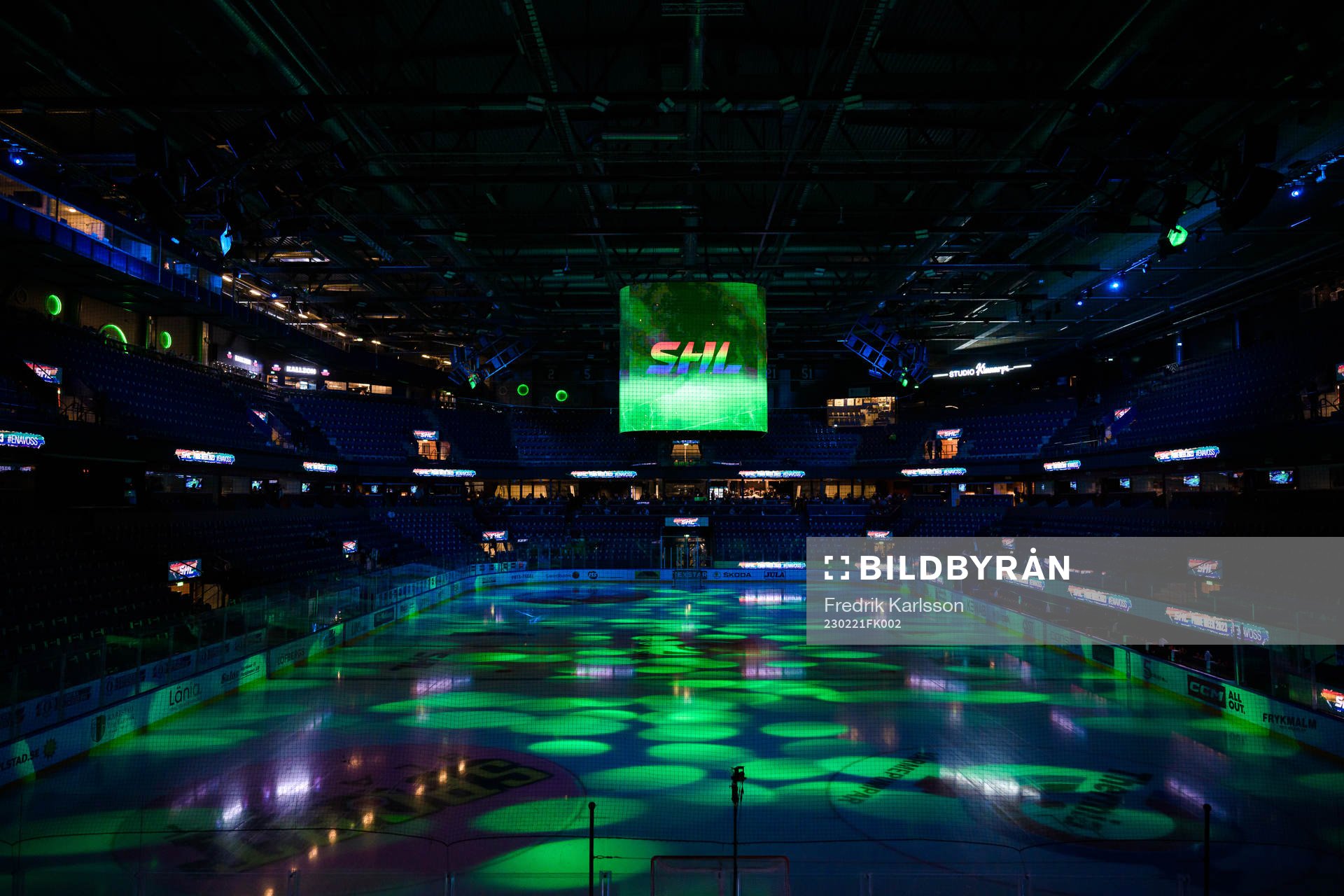 SHL på mediakuben i regnbågens färger
