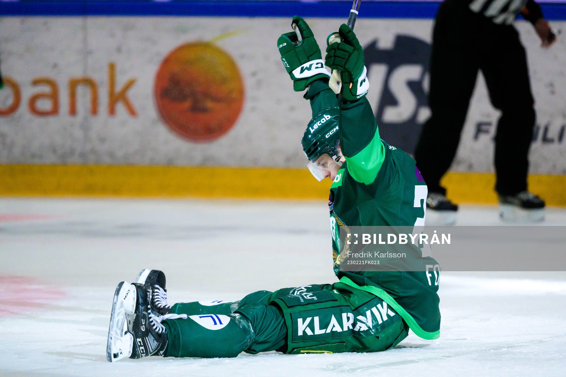 Färjestads Lucas Forsell jublar när han gjort 2-0