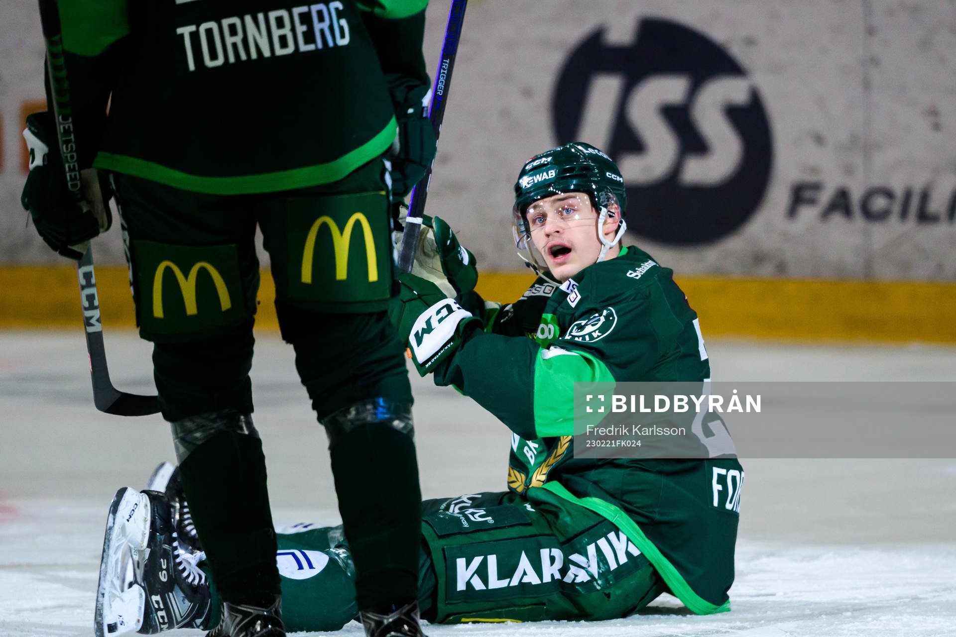 Färjestads Lucas Forsell jublar när han gjort 2-0