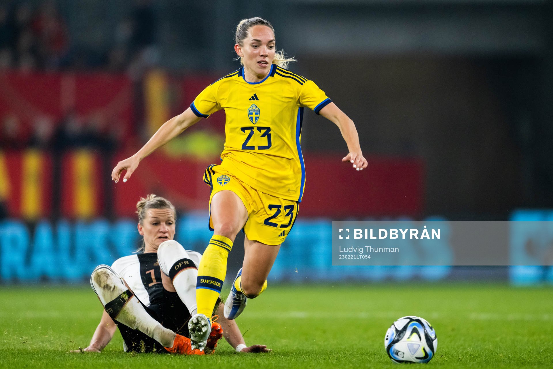 Alexandra Popp of Germany and Elin Rubensson of Sweden