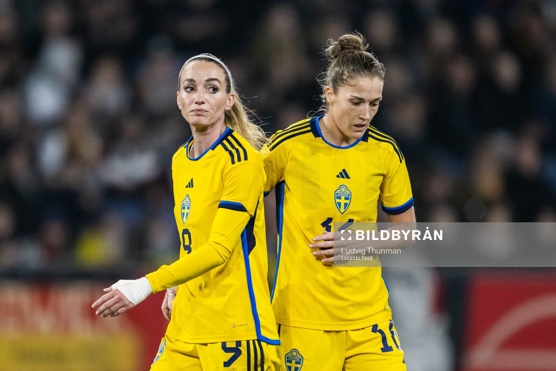 Kosovare Asllani and Freja Olofsson of Sweden look dejected