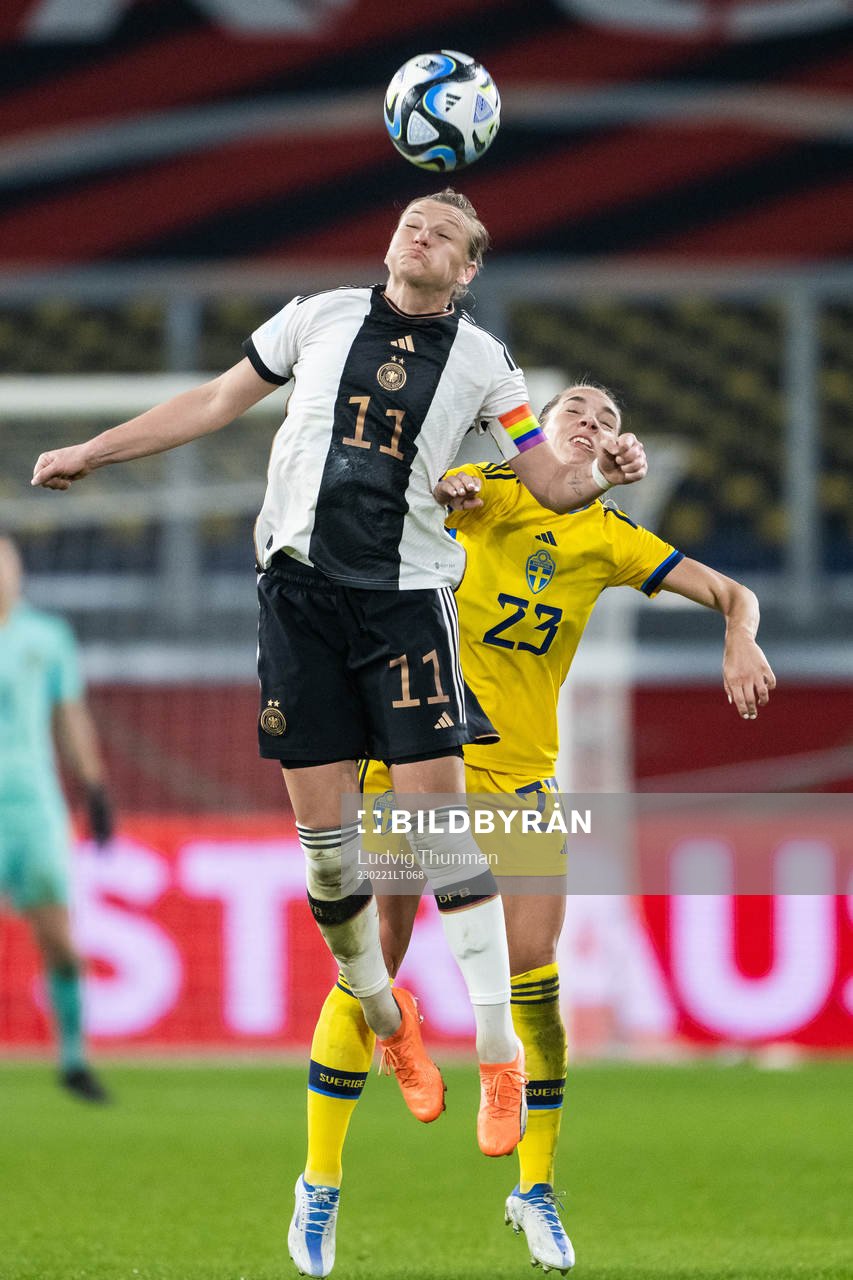 Alexandra Popp of Germany and Elin Rubensson of Sweden