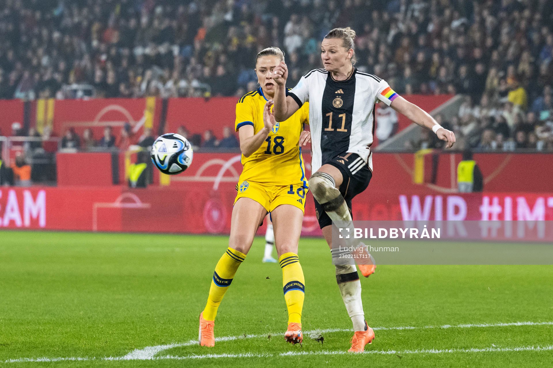 Fridolina Rolfö of Sweden and Alexandra Popp of Germany