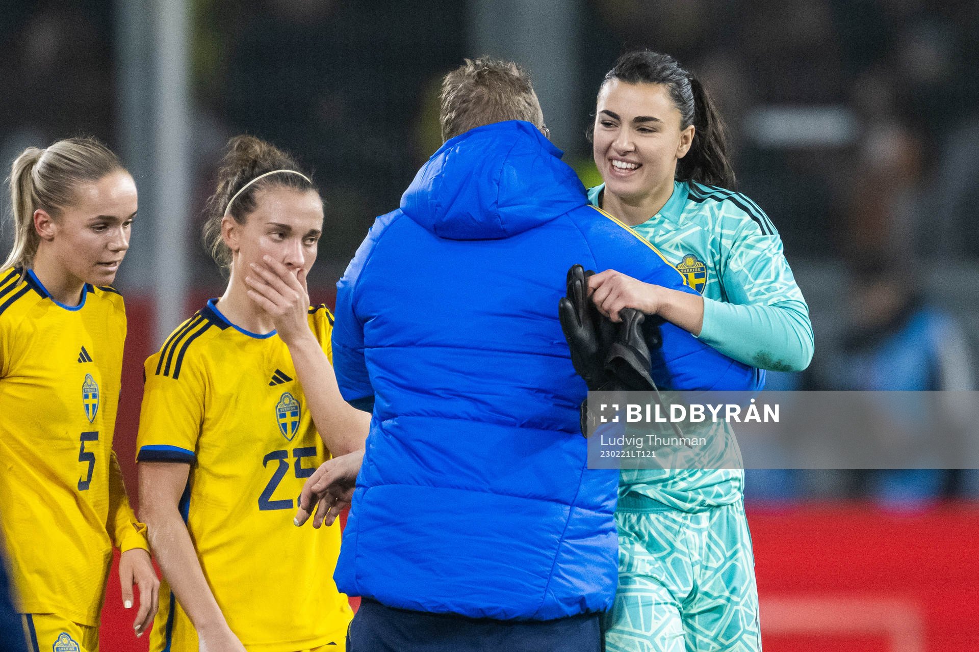 goalkeeper Zecira Musovic of Sweden and Goalkeeper coach
