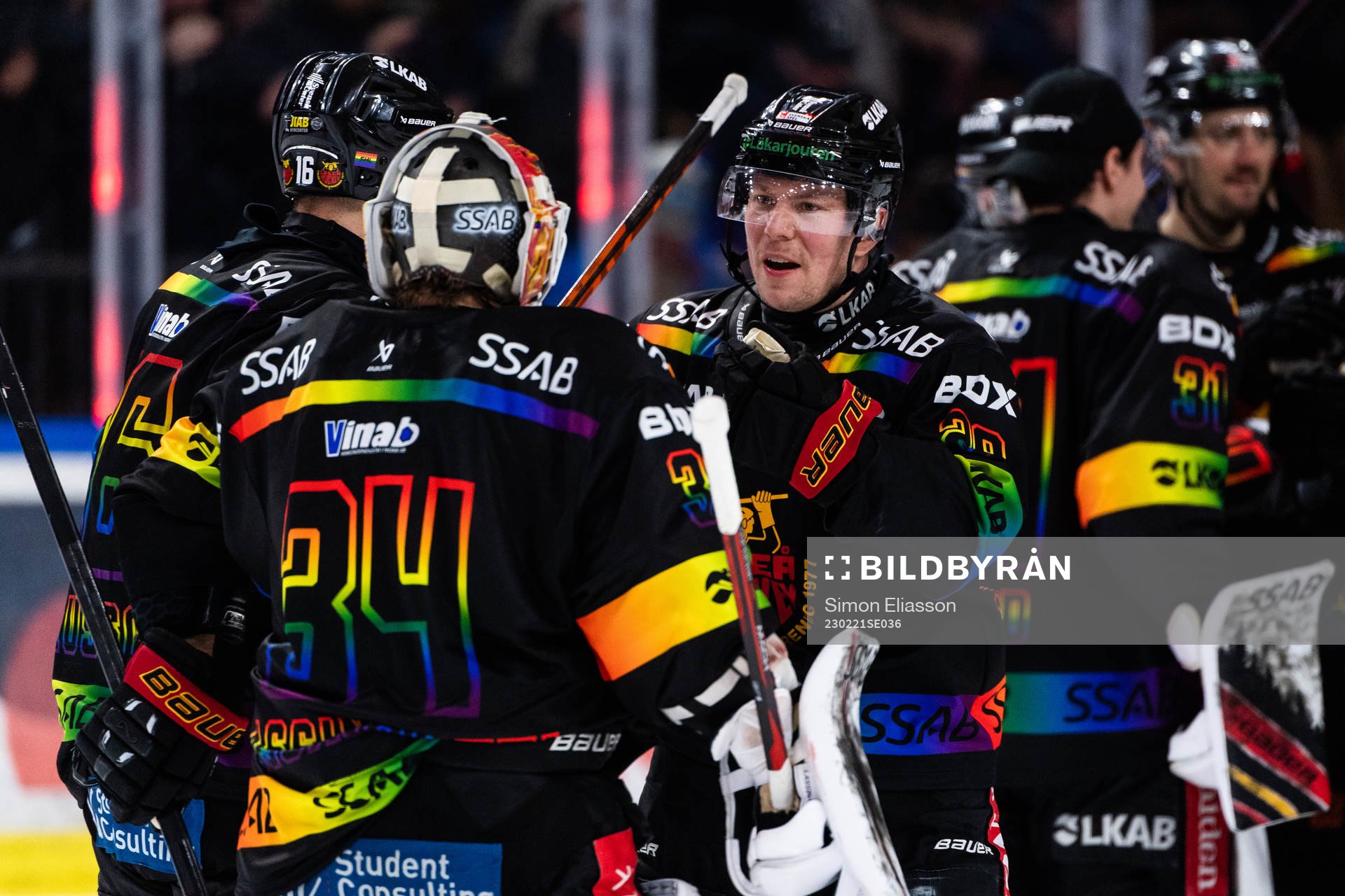 Luleås målvakt Joel Lassinantti och Erik Gustafsson jublar