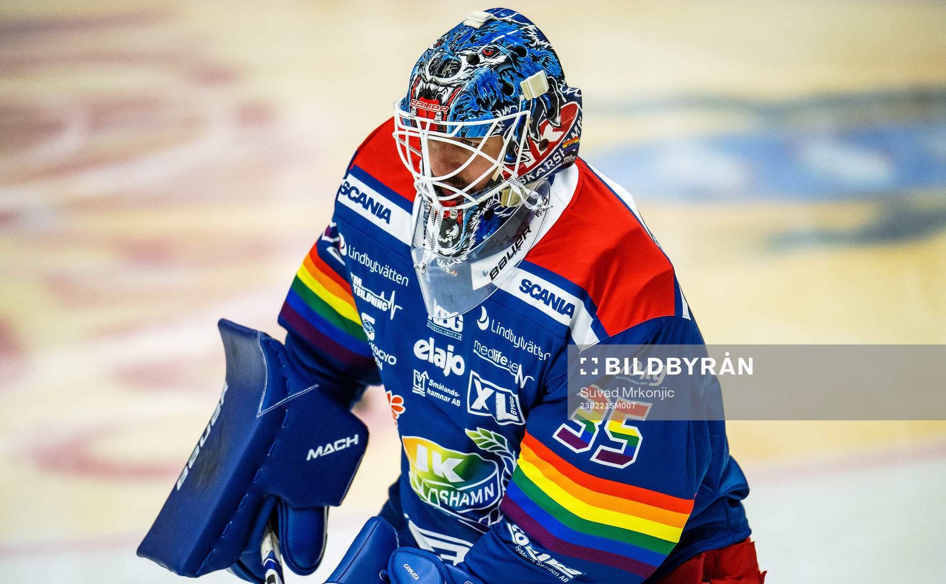 Oskarshamns målvakt Joe Cannata med pridefärger på