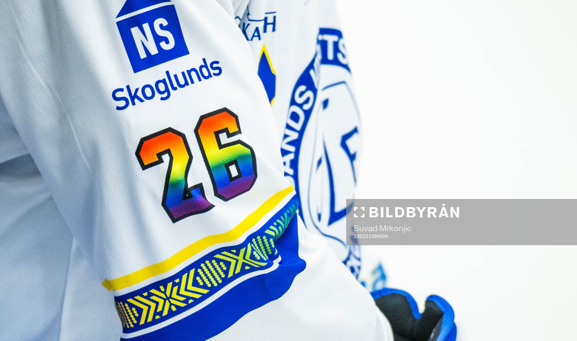 Leksands Patrik Noren med pridefärger på tröjan