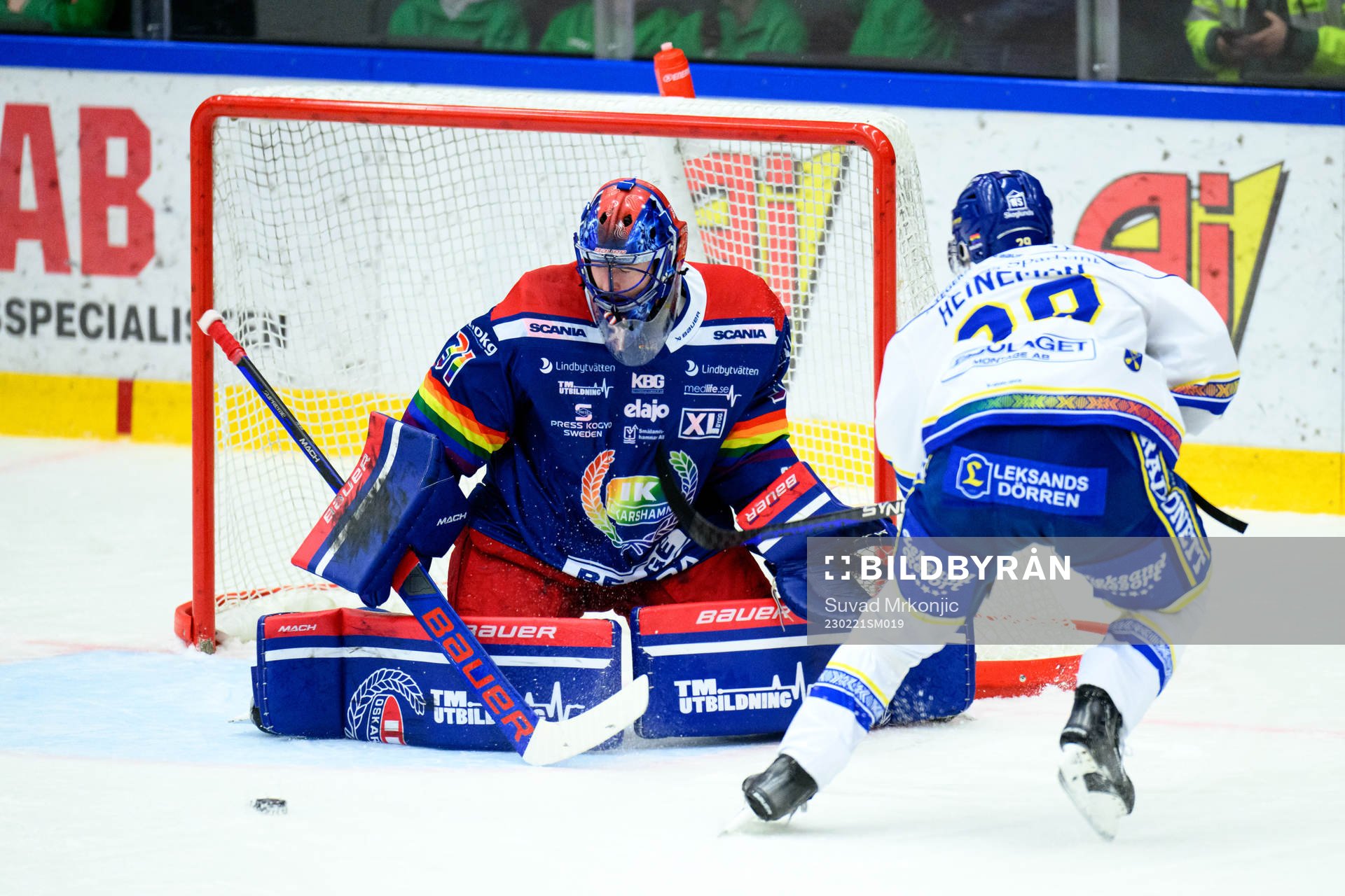 Oskarshamns målvakt Tim Juel mot Leksands Emil Heineman