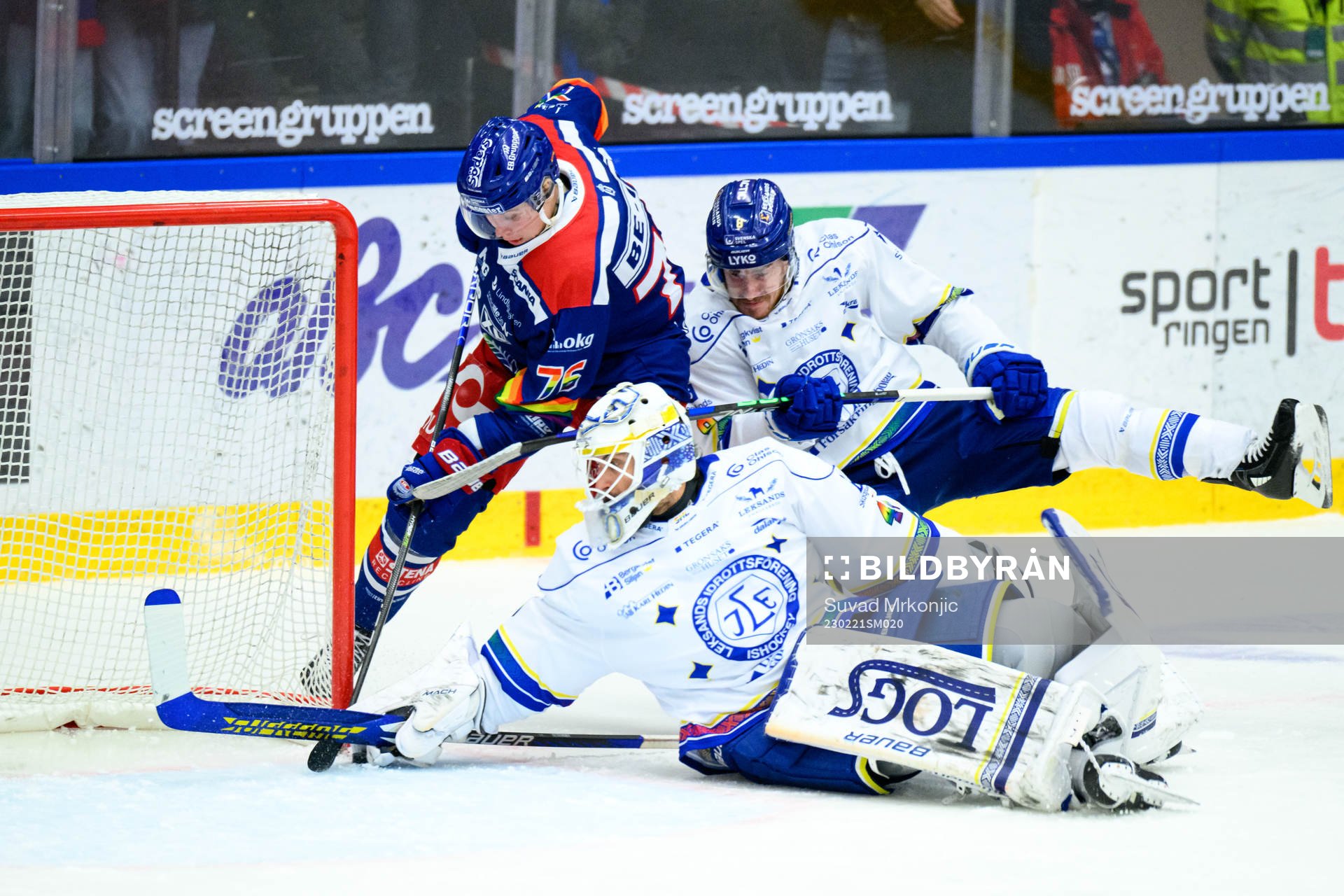 Oskarshamns Emil Lilleberg och Leksands målvakt Mantas