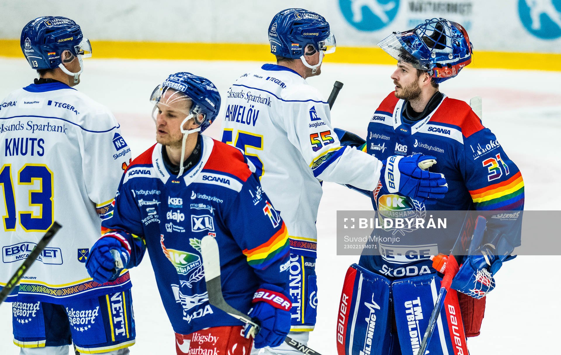 Leksands Jonas Ahnelöv tackar Oskarshamns målvakt Tim Juel