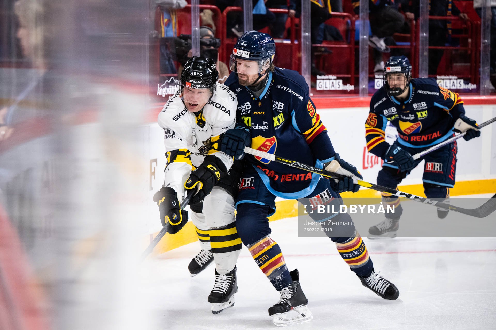 AIKs Richard Gynge och Djurgårdens Cameron Ernst Schilling