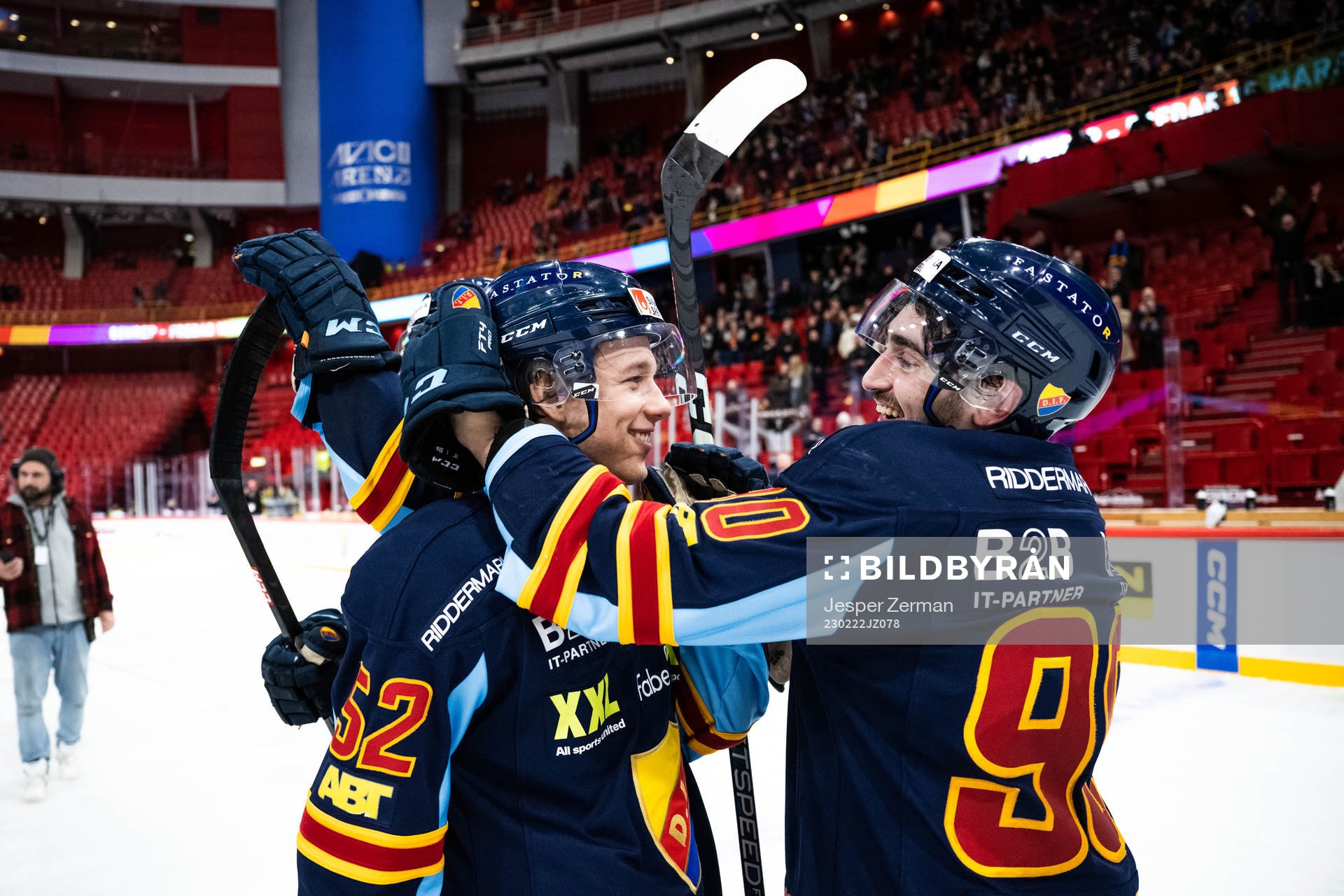 Djurgårdens Mika Ounasvuori och Kevin Karlsson jublar