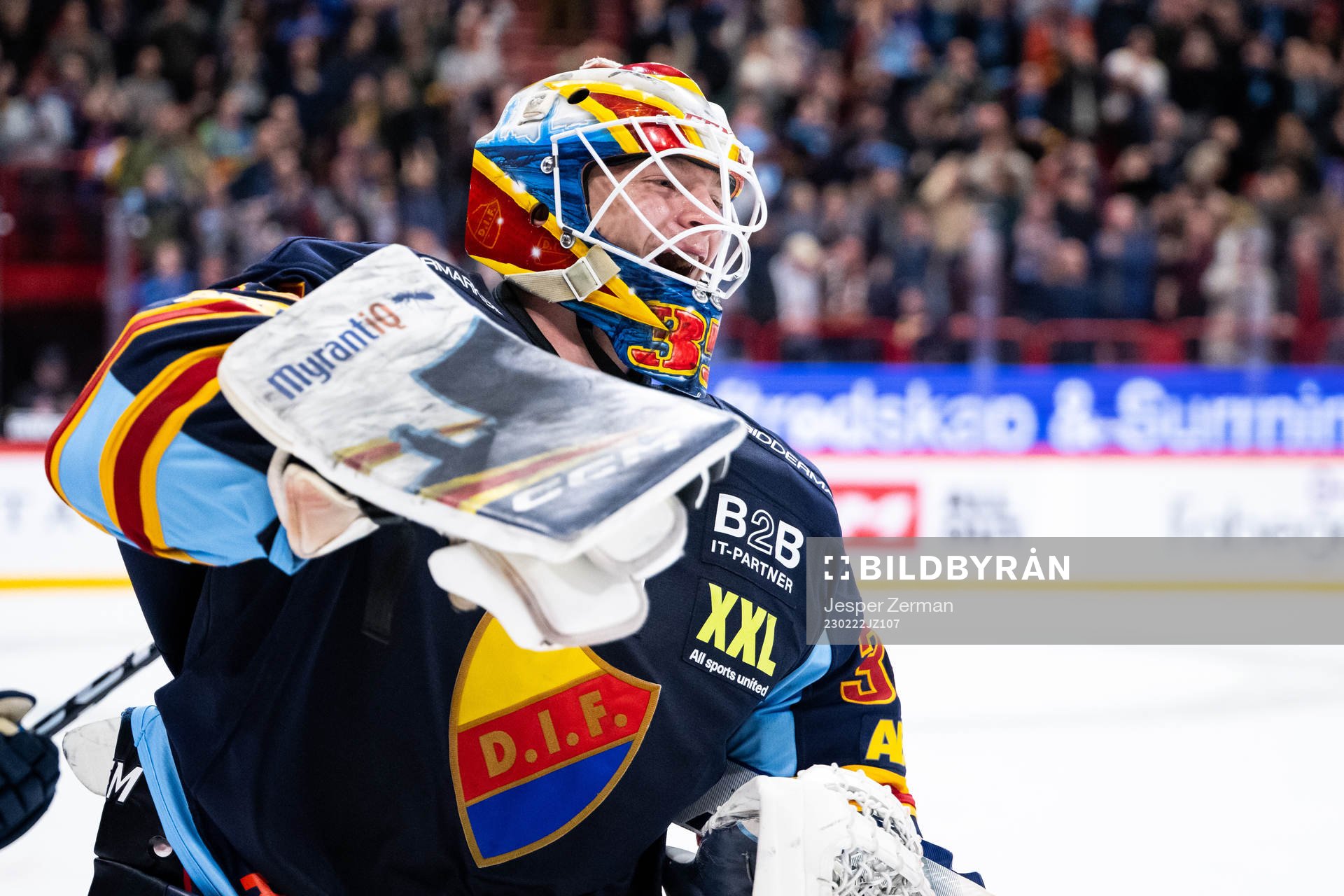 Djurgårdens målvakt Carl Lindbom jublar
