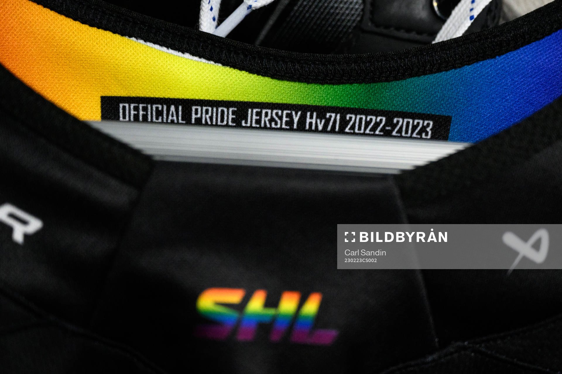 Matchtröja med texten official pride jersey Hv71