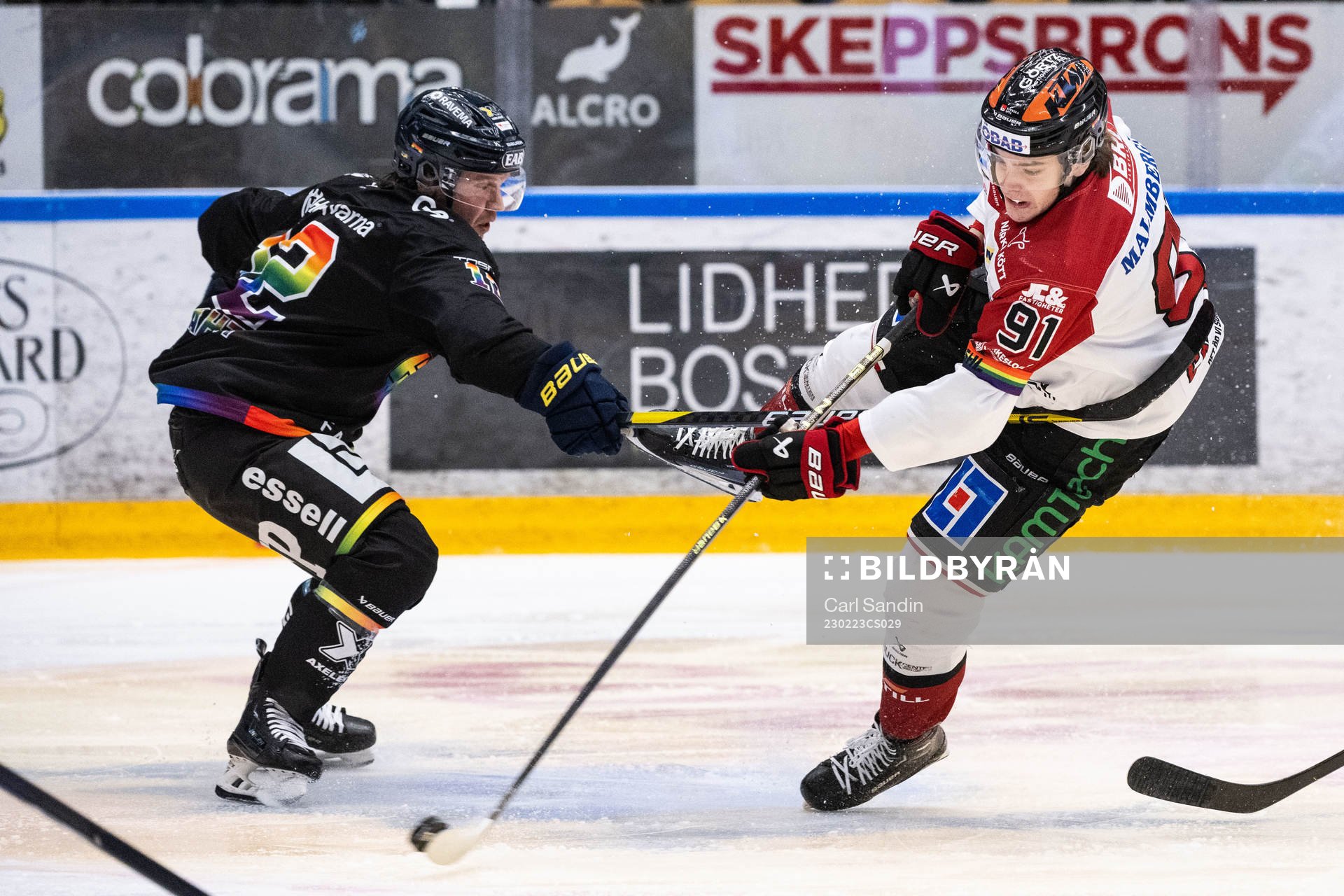 HV71s Kalle Maalahti och Örebros Leo Carlsson