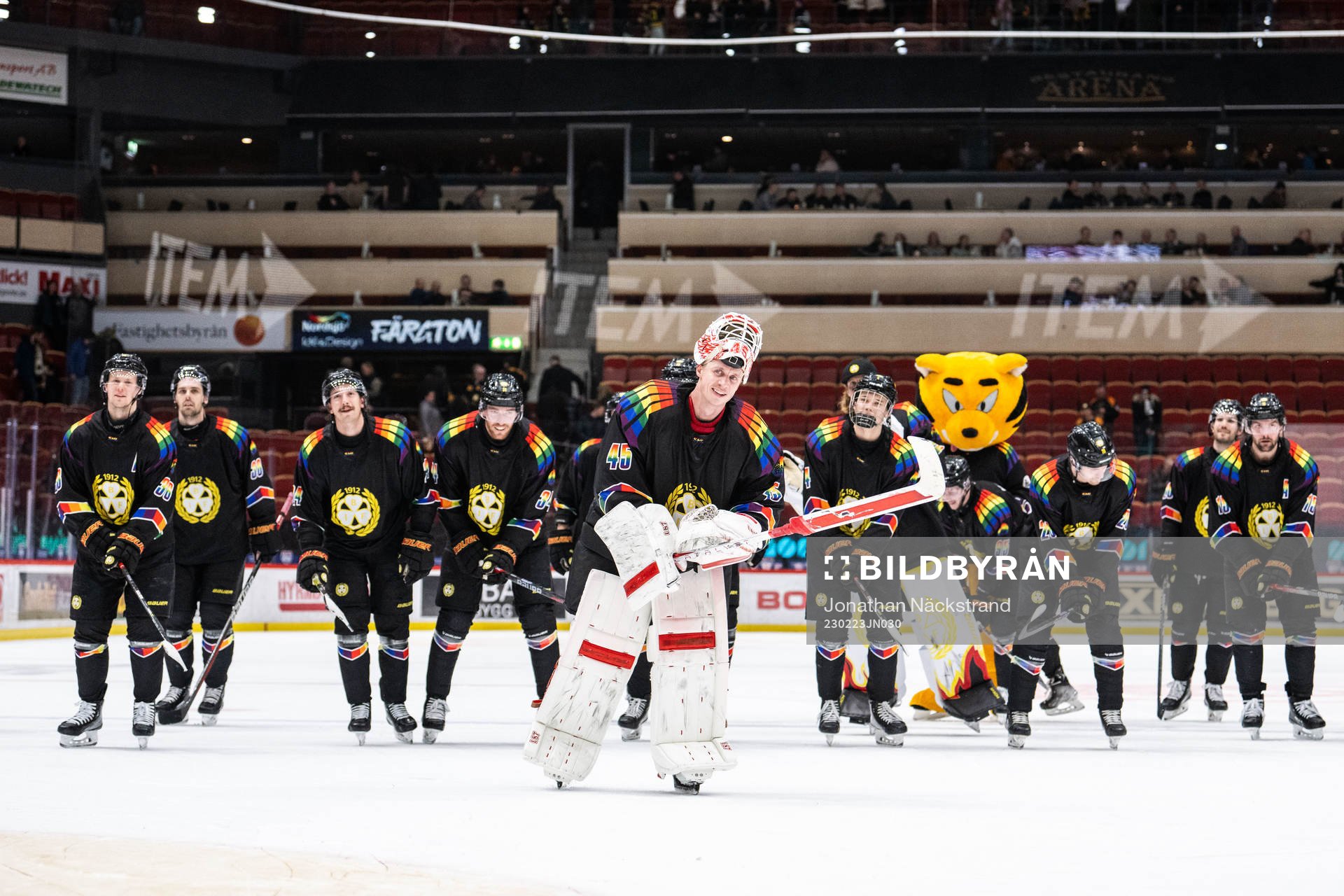 Brynäs målvakt Jussi Olkinuora jublar