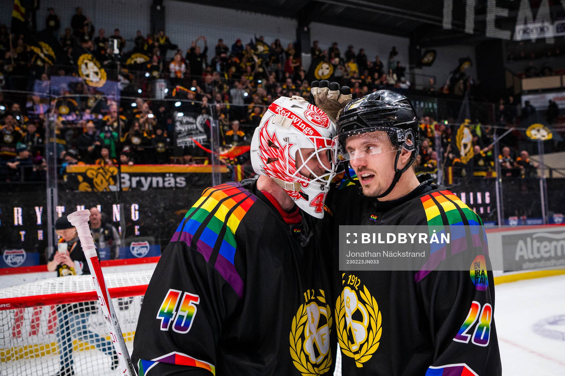 Brynäs målvakt Jussi Olkinuora och Johannes Kinnvall