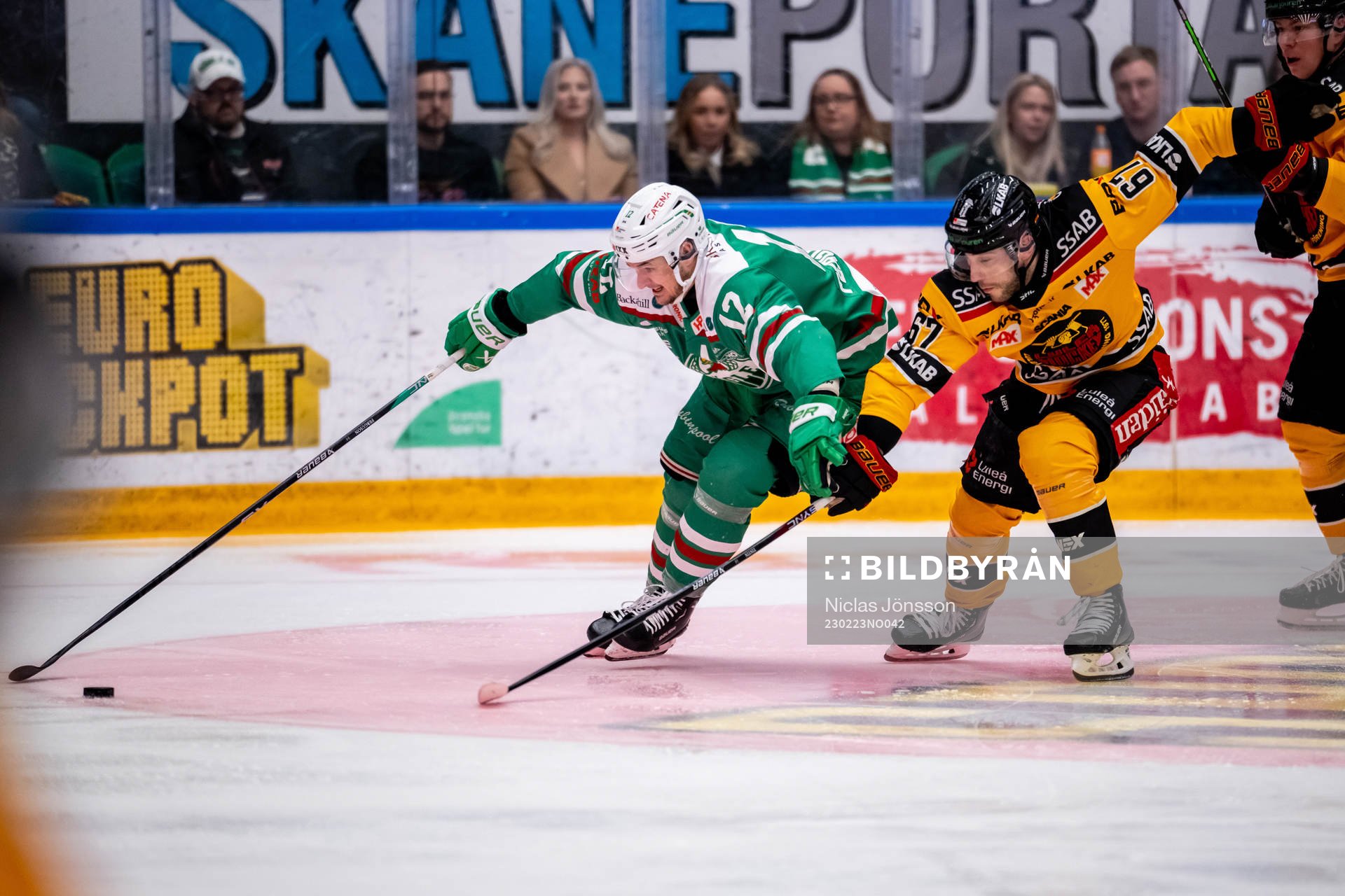 Rögles Brady Ferguson  och Luleås Konstantin Komarek