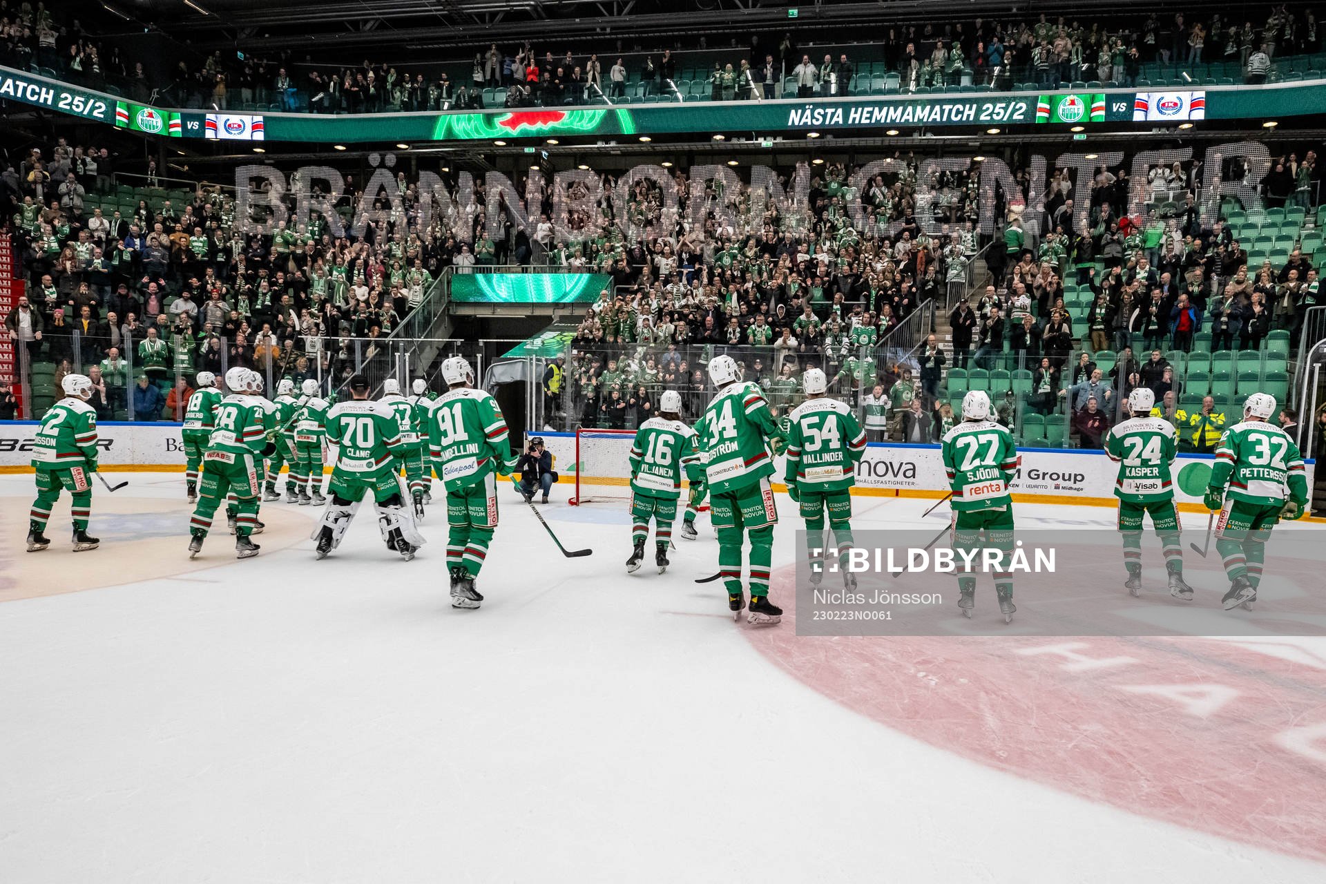 Rögles spelarna jublar