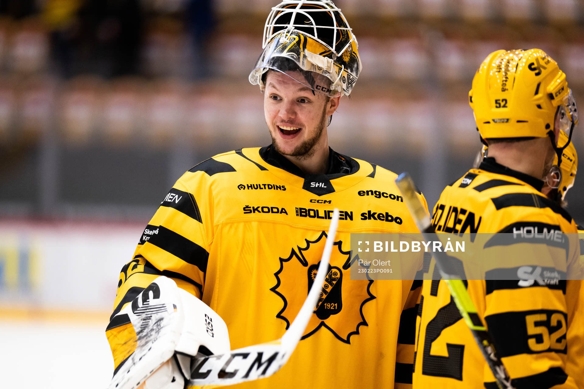 Skellefteås målvakt Linus Söderström jublar