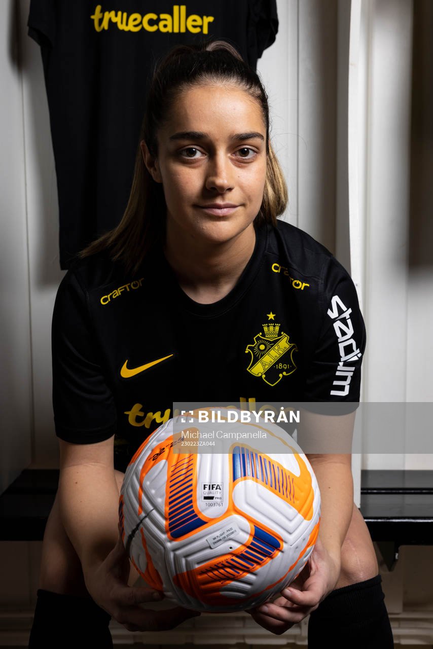 Daniella Famili