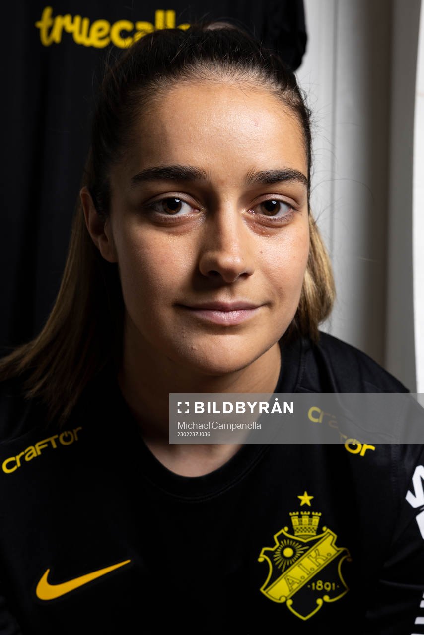 Daniella Famili