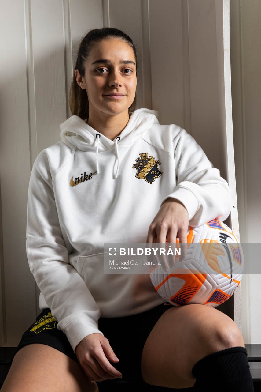 Daniella Famili