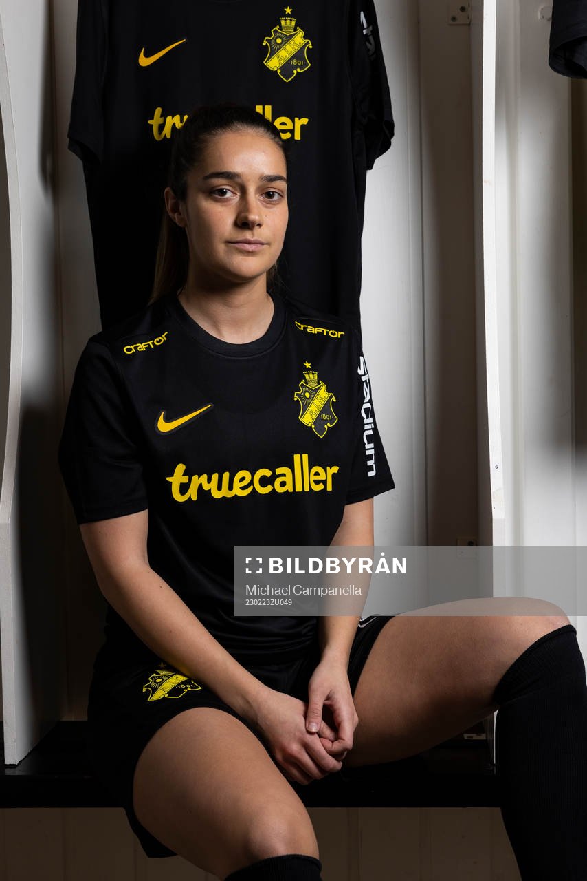 Daniella Famili