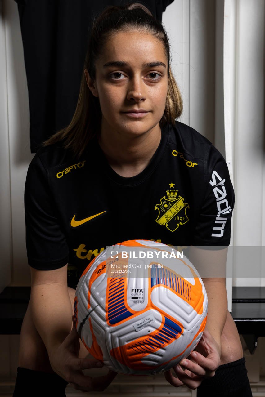Daniella Famili
