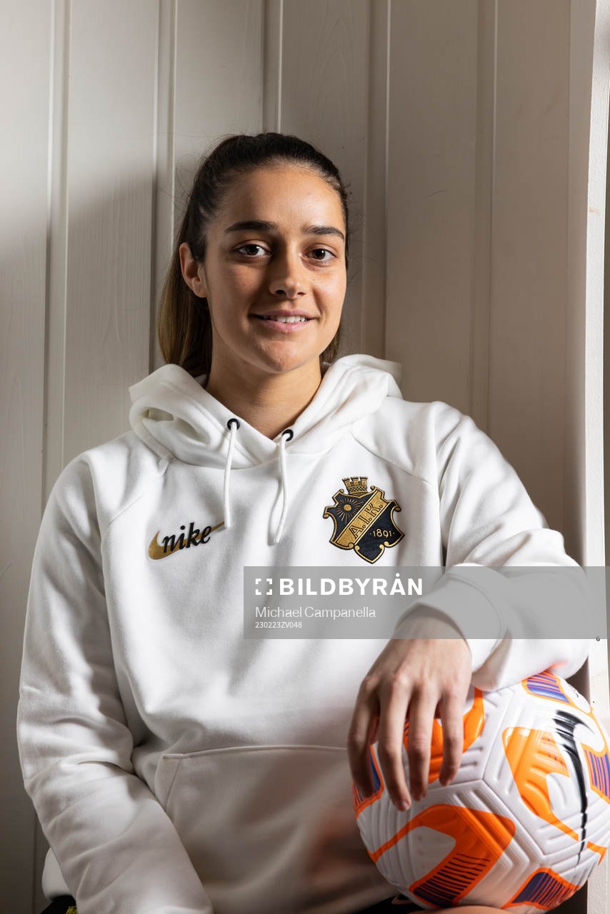Daniella Famili