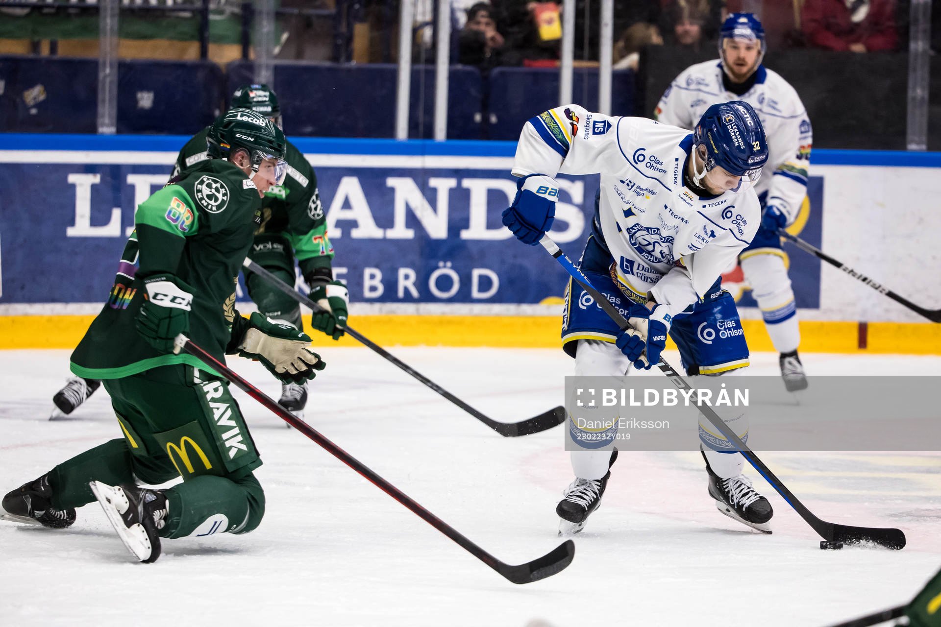 Färjestads Brandon Davidson och Leksands Jesper Kandergård