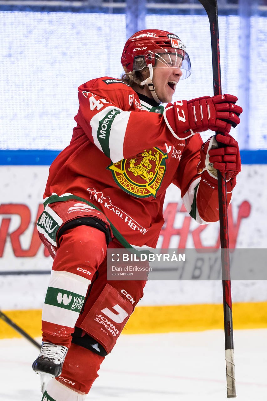 Moras Anton Heikkinen jublar
