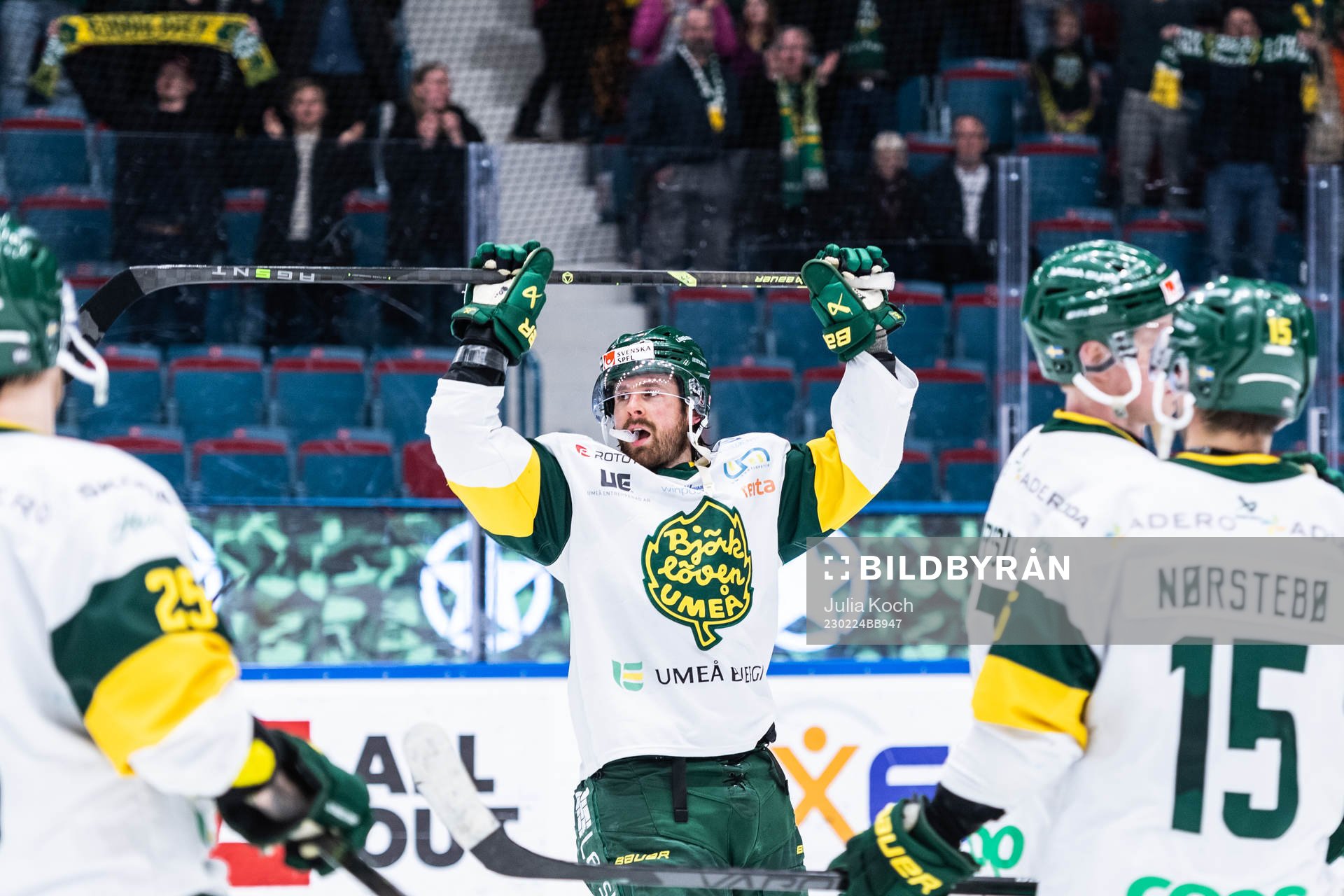 Björklövens Alex Hutchings jublar