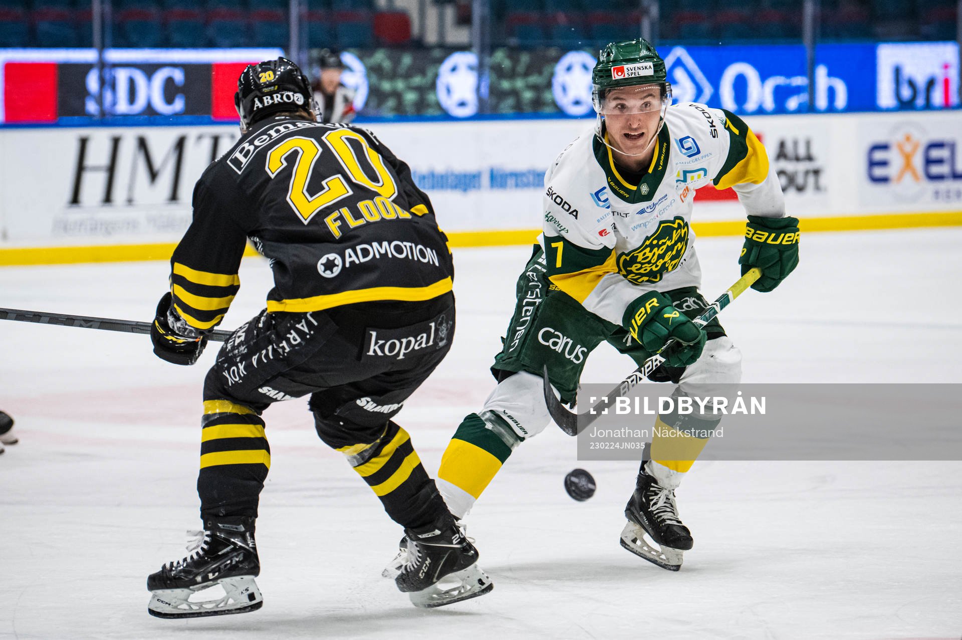 Björklövens Nicholas Schilkey och AIKs Erik Flood