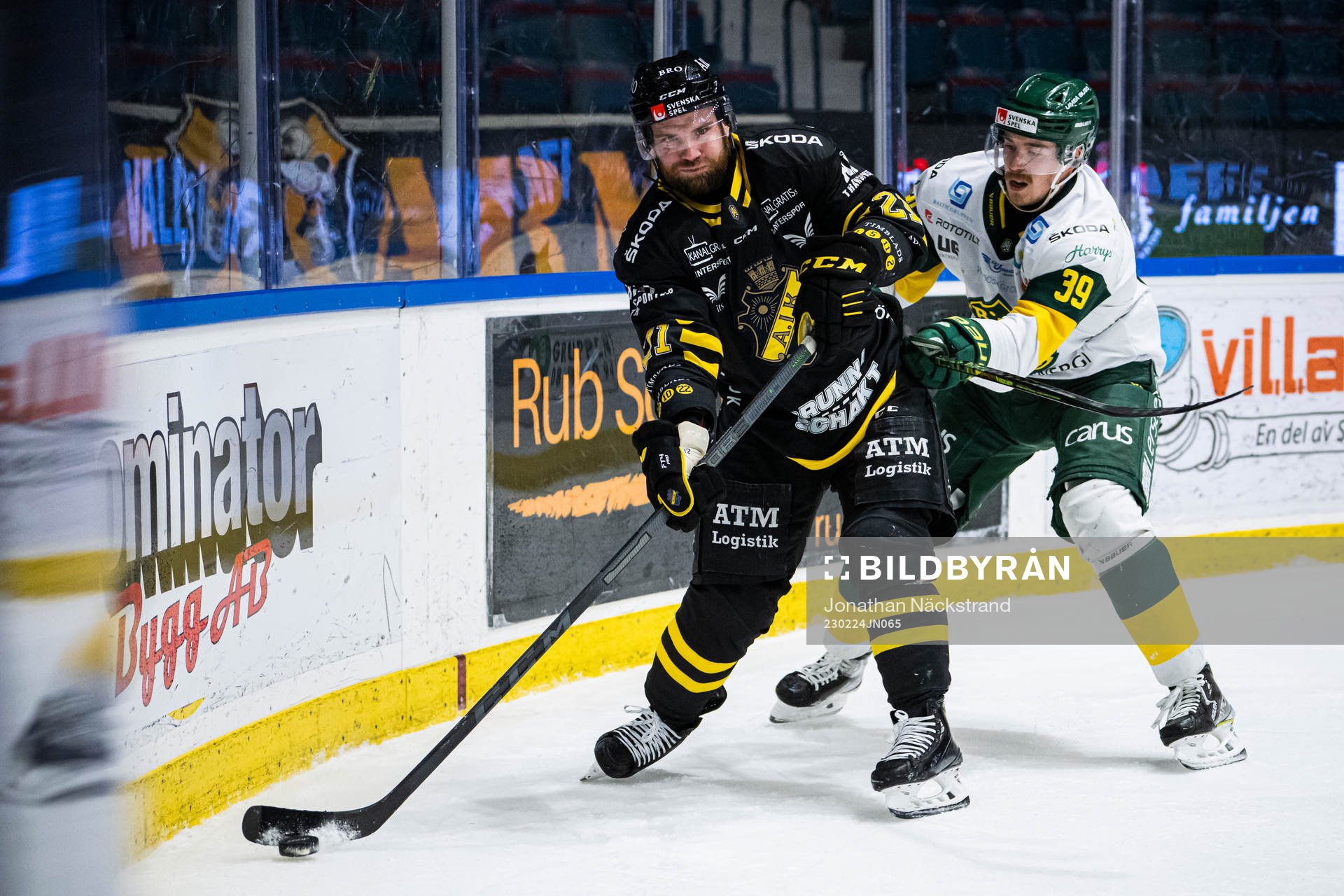 AIKs Christian Sandberg och Björklövens Joel Mustonen