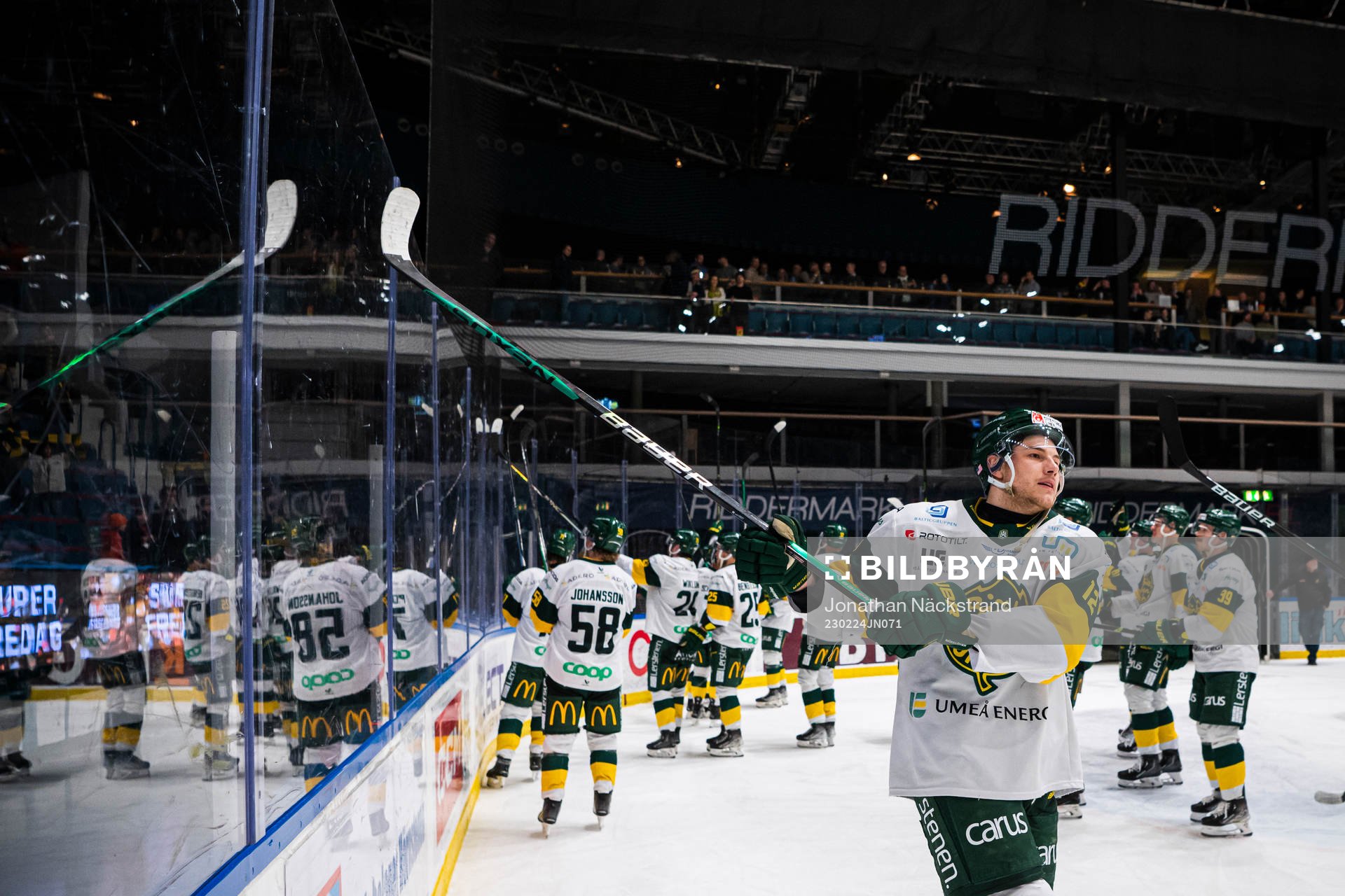 Björklövens Scott Pooley jublar