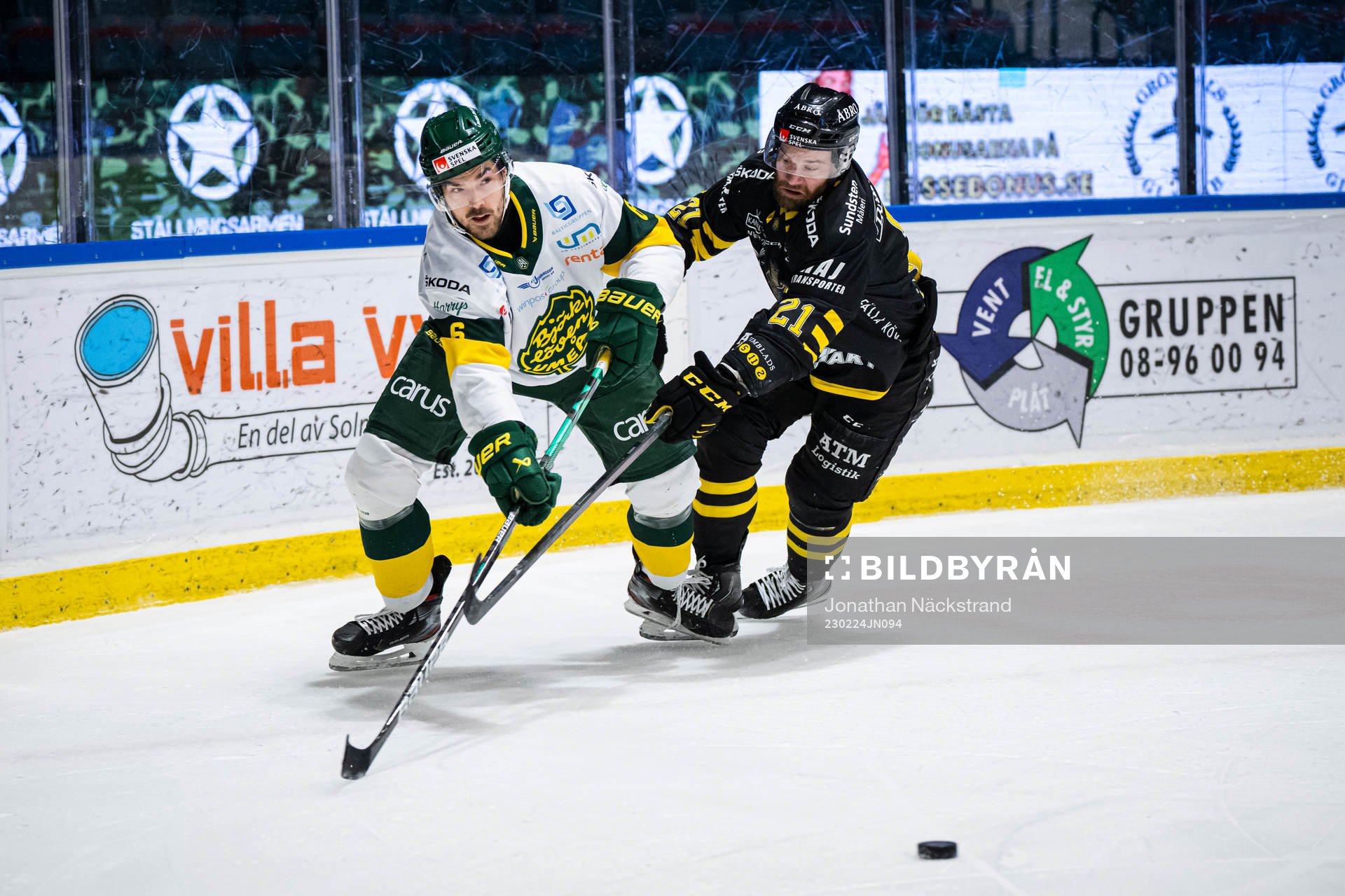 Björklövens Veeti Vainio och AIKs Christian Sandberg
