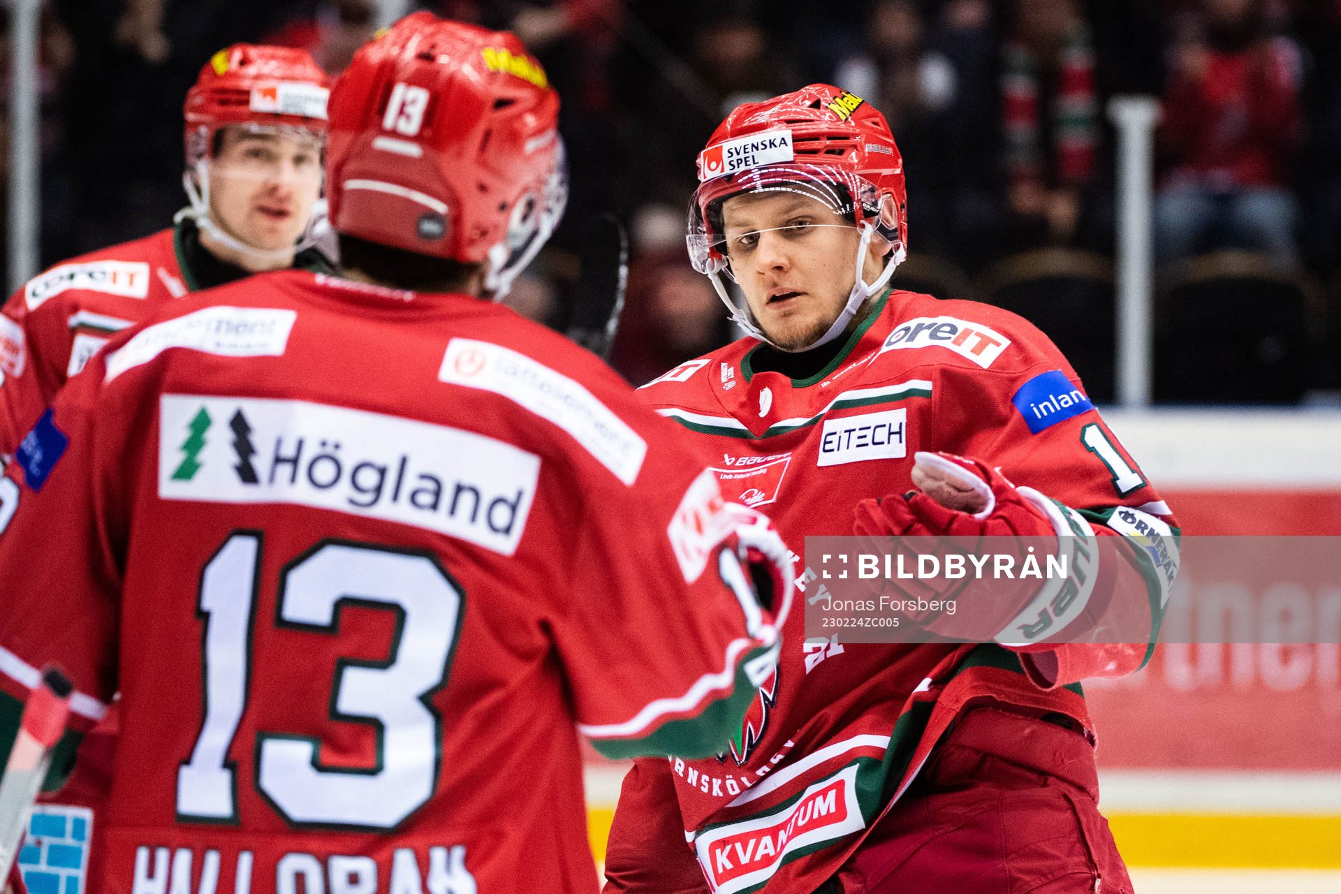 Modos Filip Sveningsson jublar