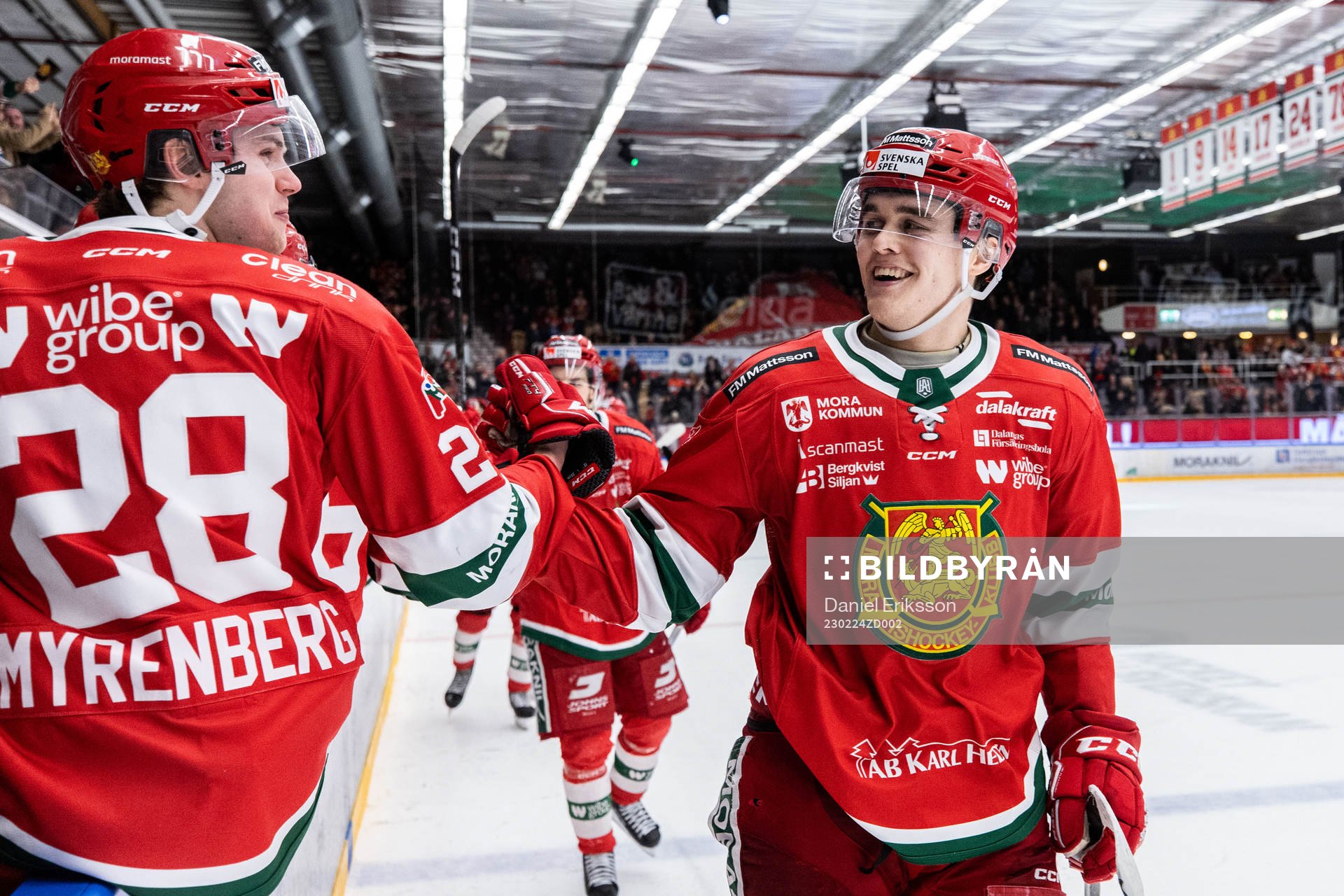 Moras Axel Sundberg jublar med Jonathan Myrenberg
