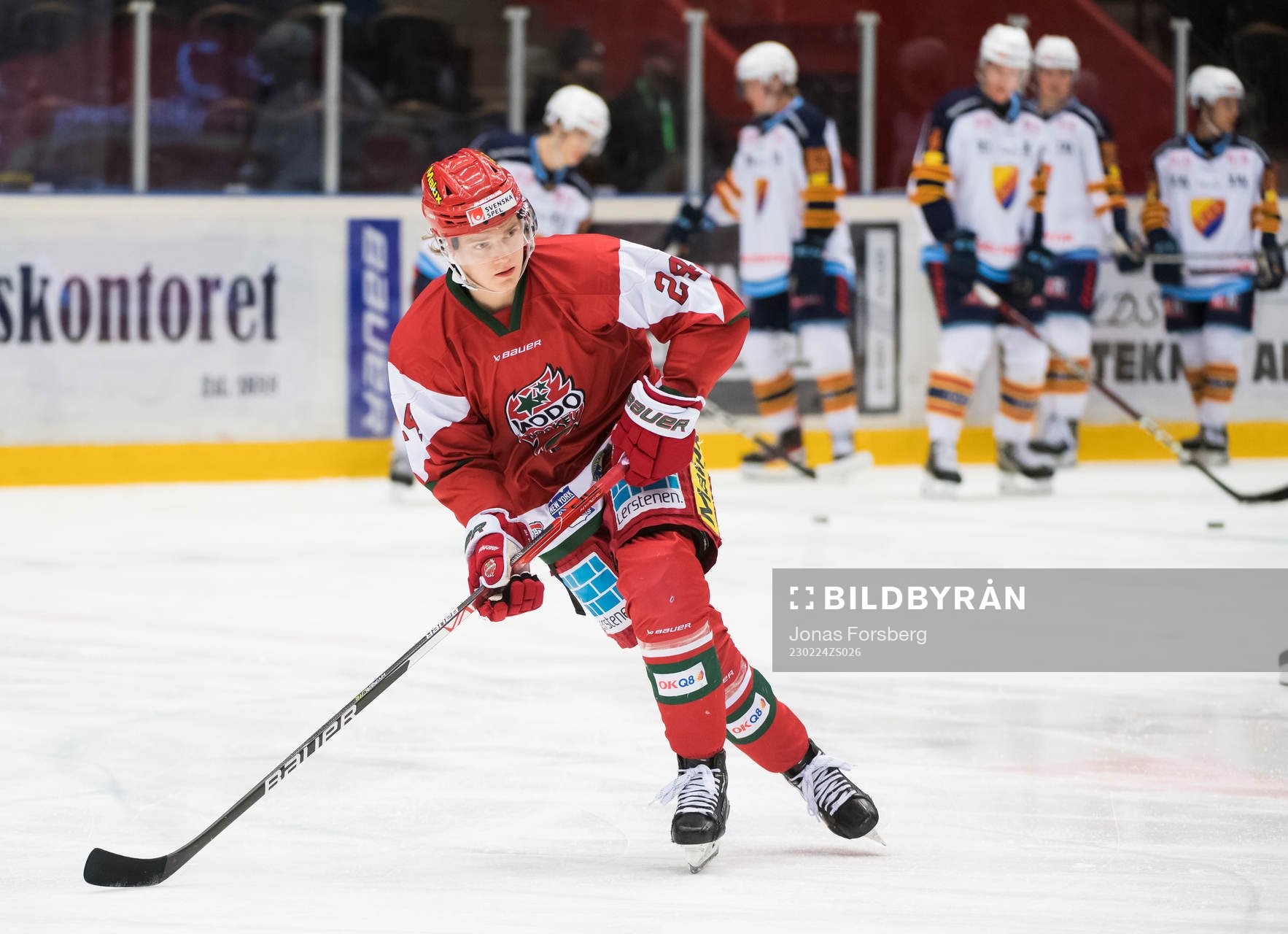 Modos Theodor Niederbach innan ishockeymatchen i